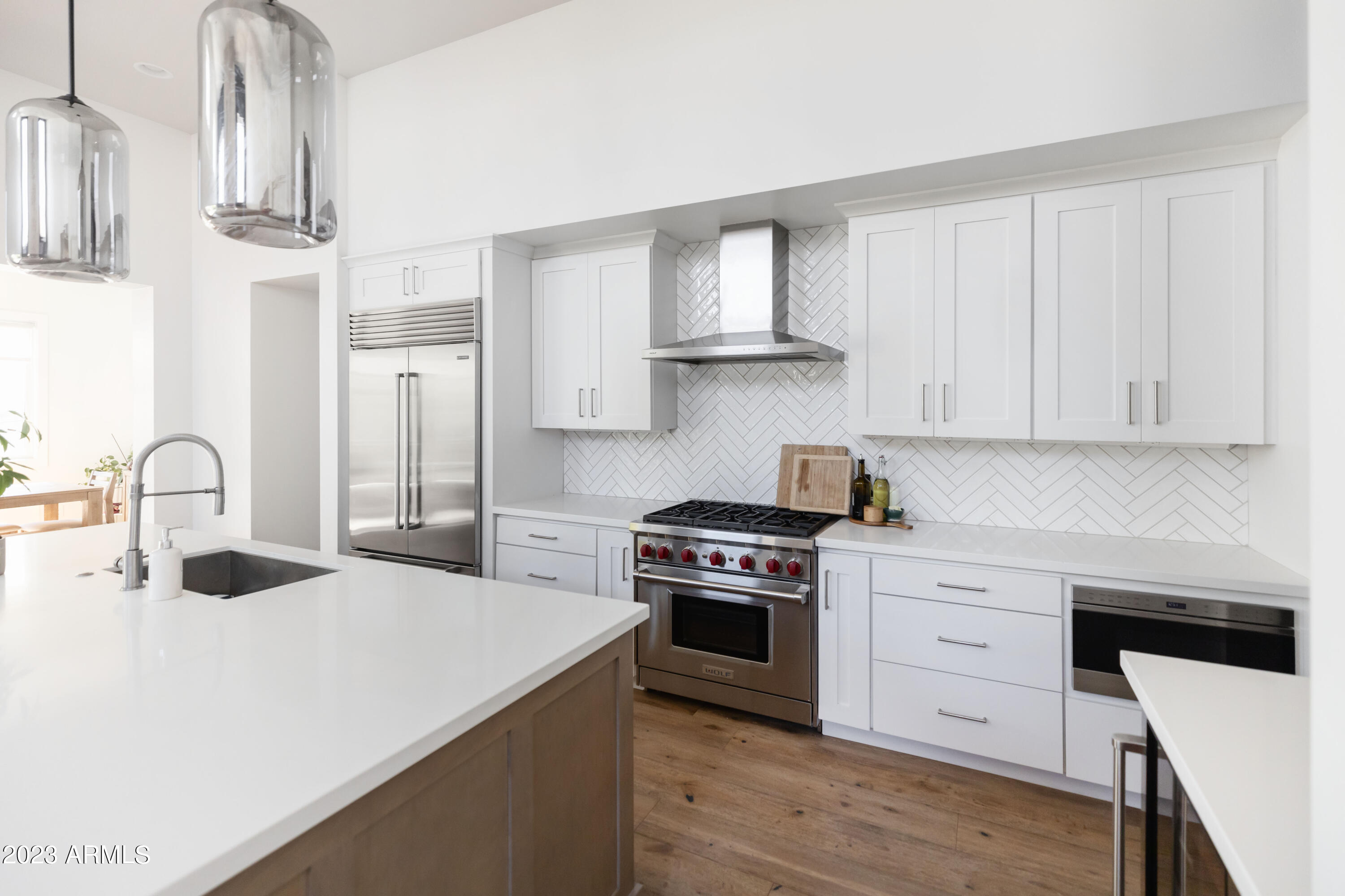 3911 E MITCHELL Drive