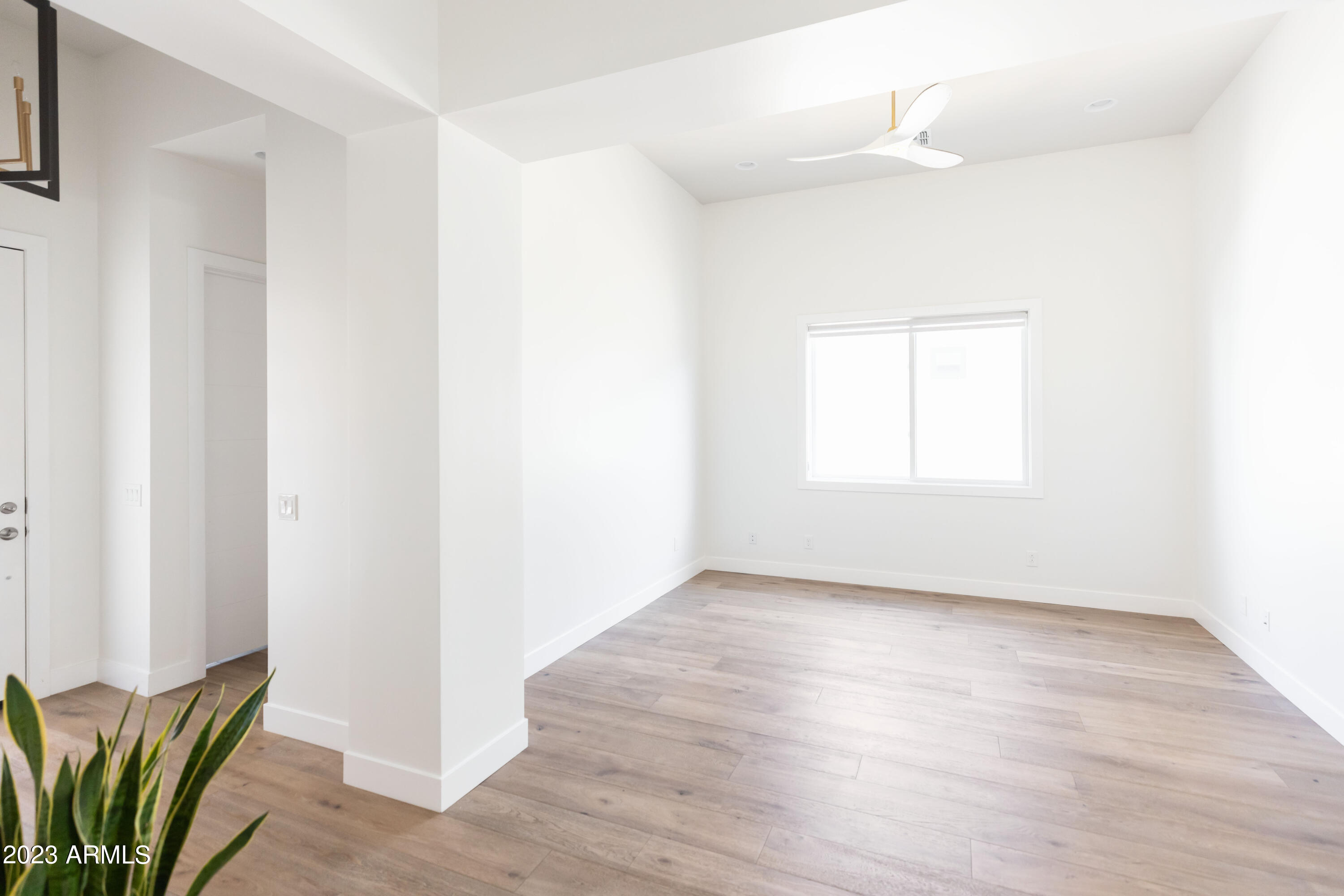 3911 E MITCHELL Drive