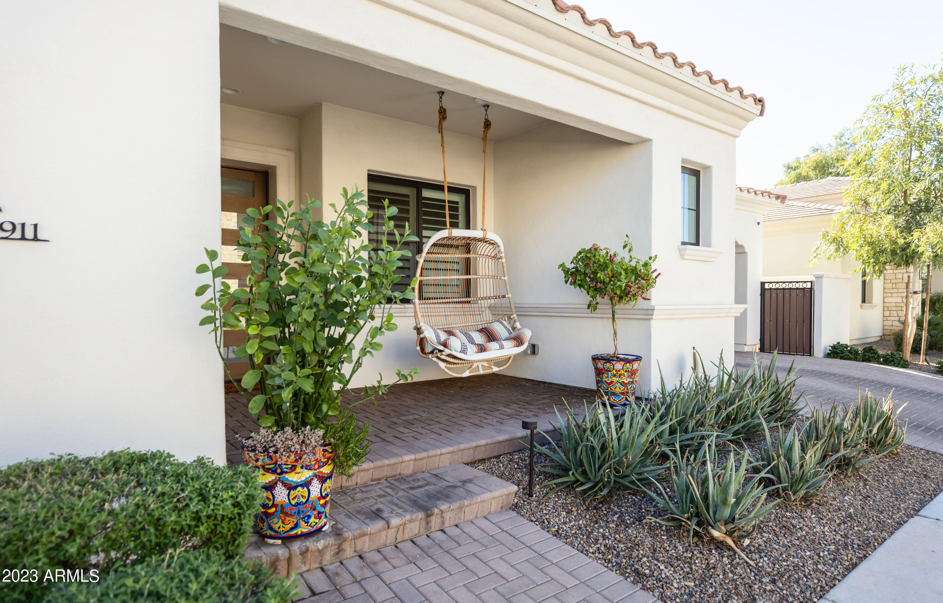 3911 E MITCHELL Drive