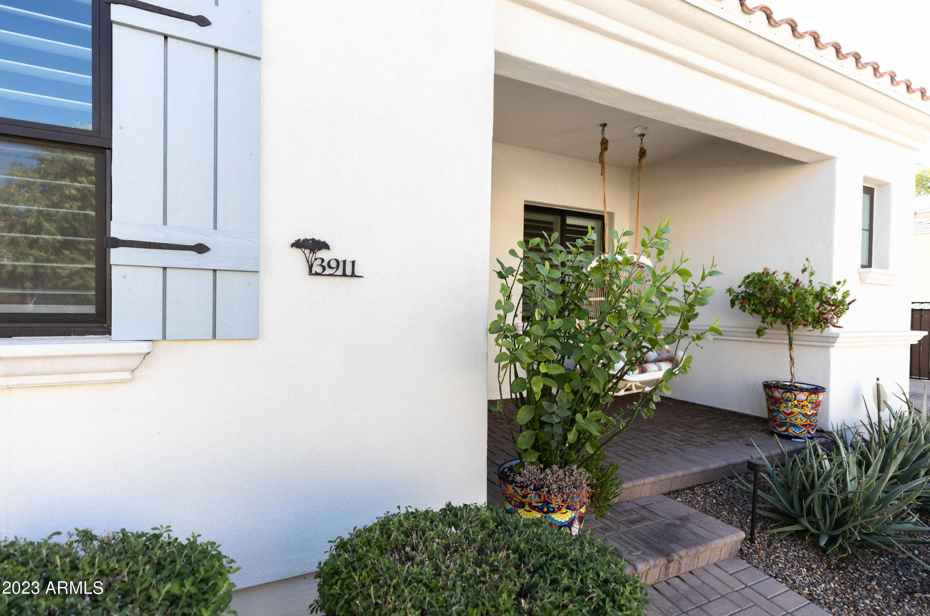 3911 E MITCHELL Drive