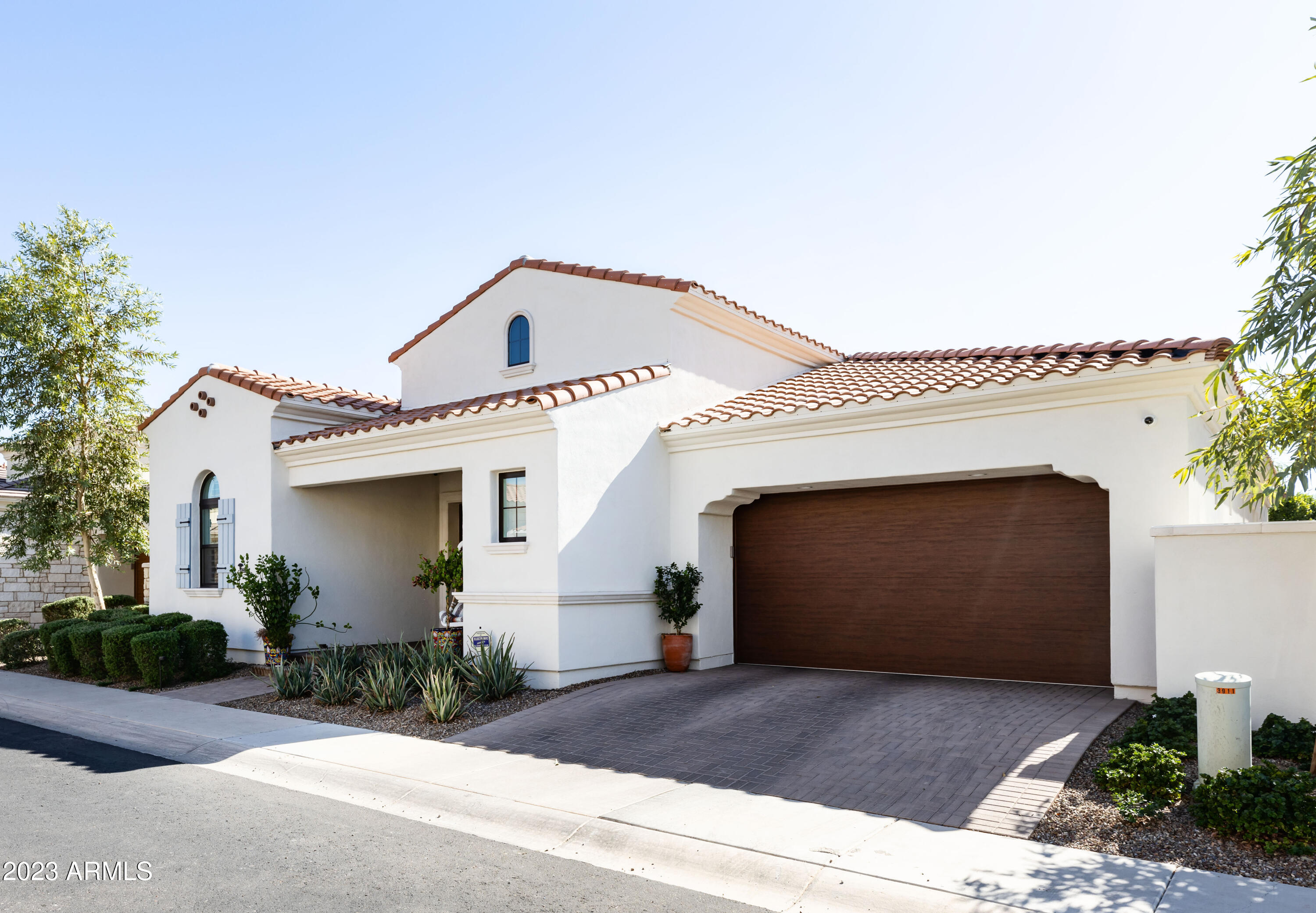 3911 E MITCHELL Drive