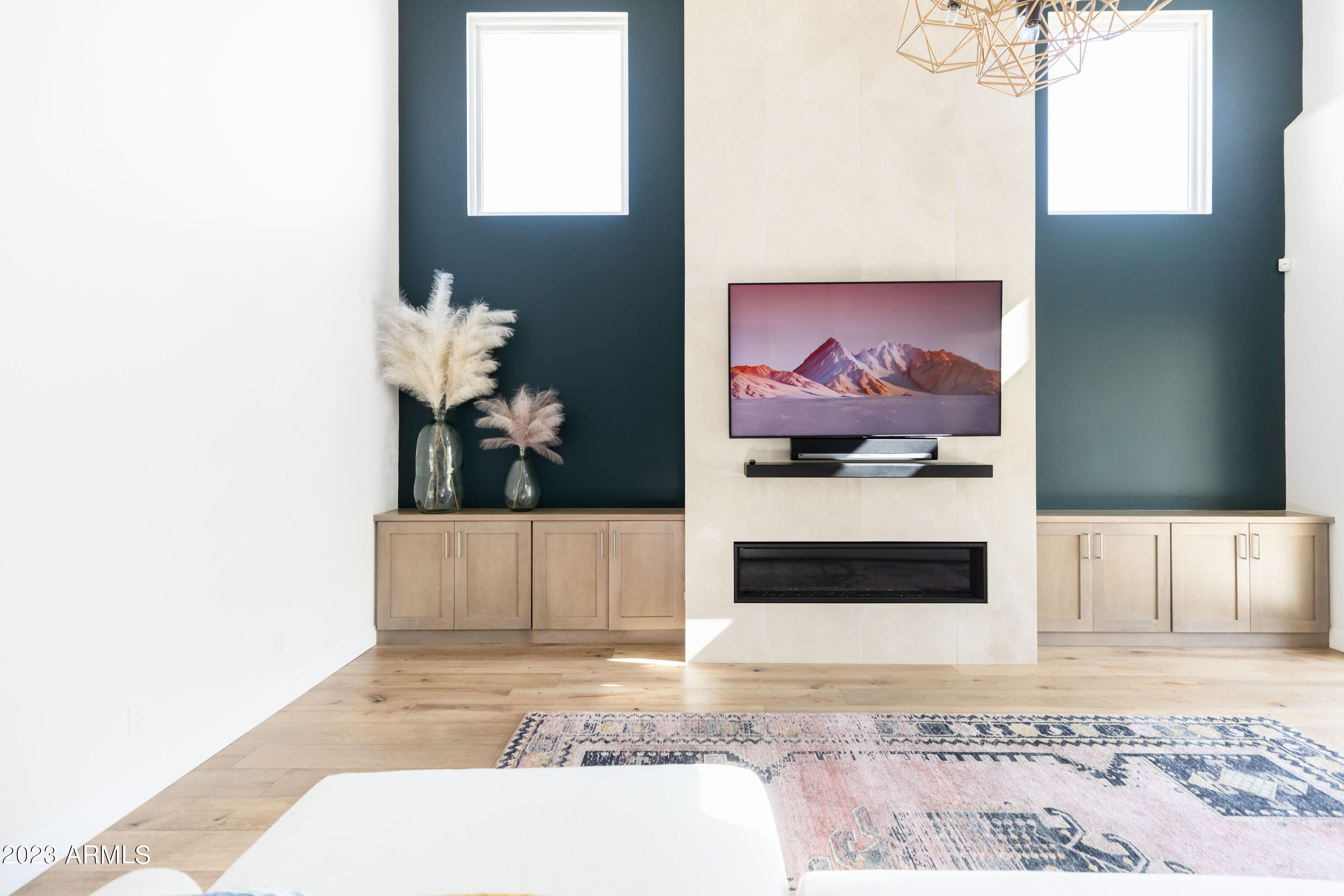 3911 E MITCHELL Drive