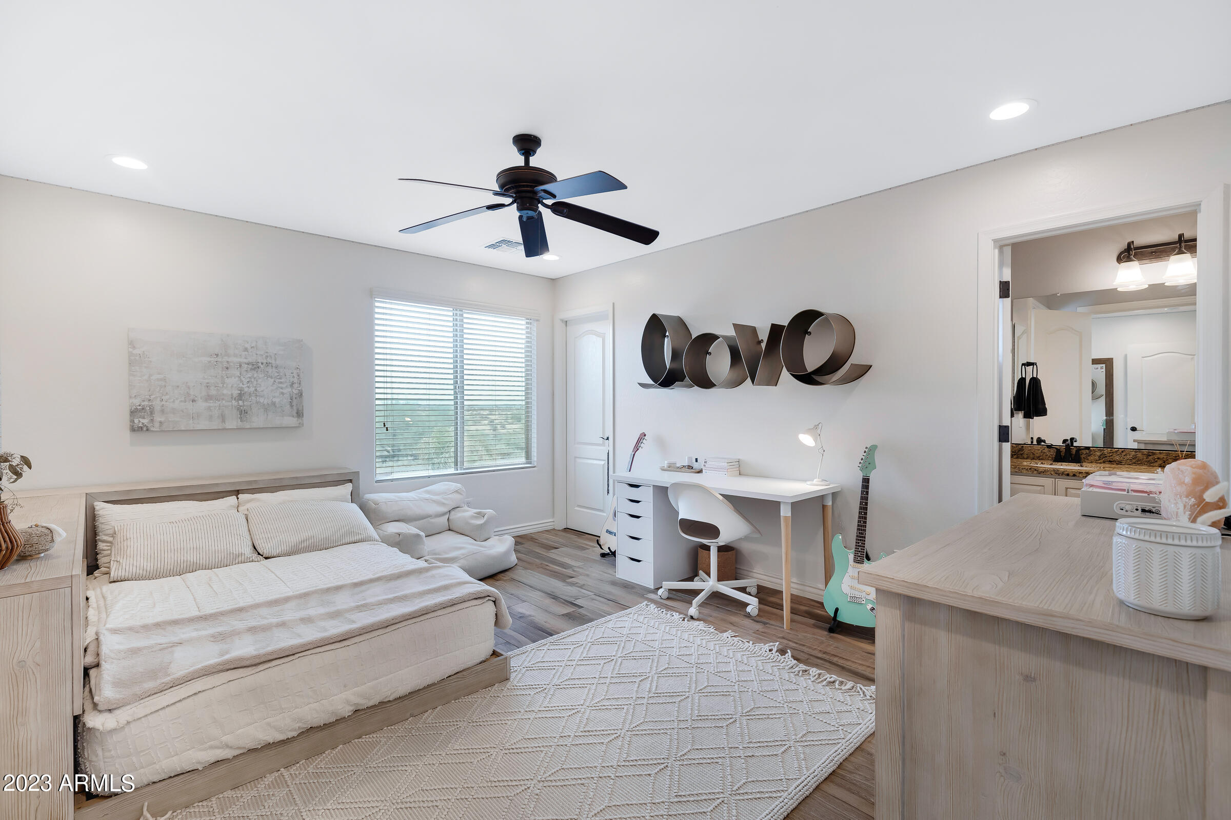 1993 E HAZELTINE Way