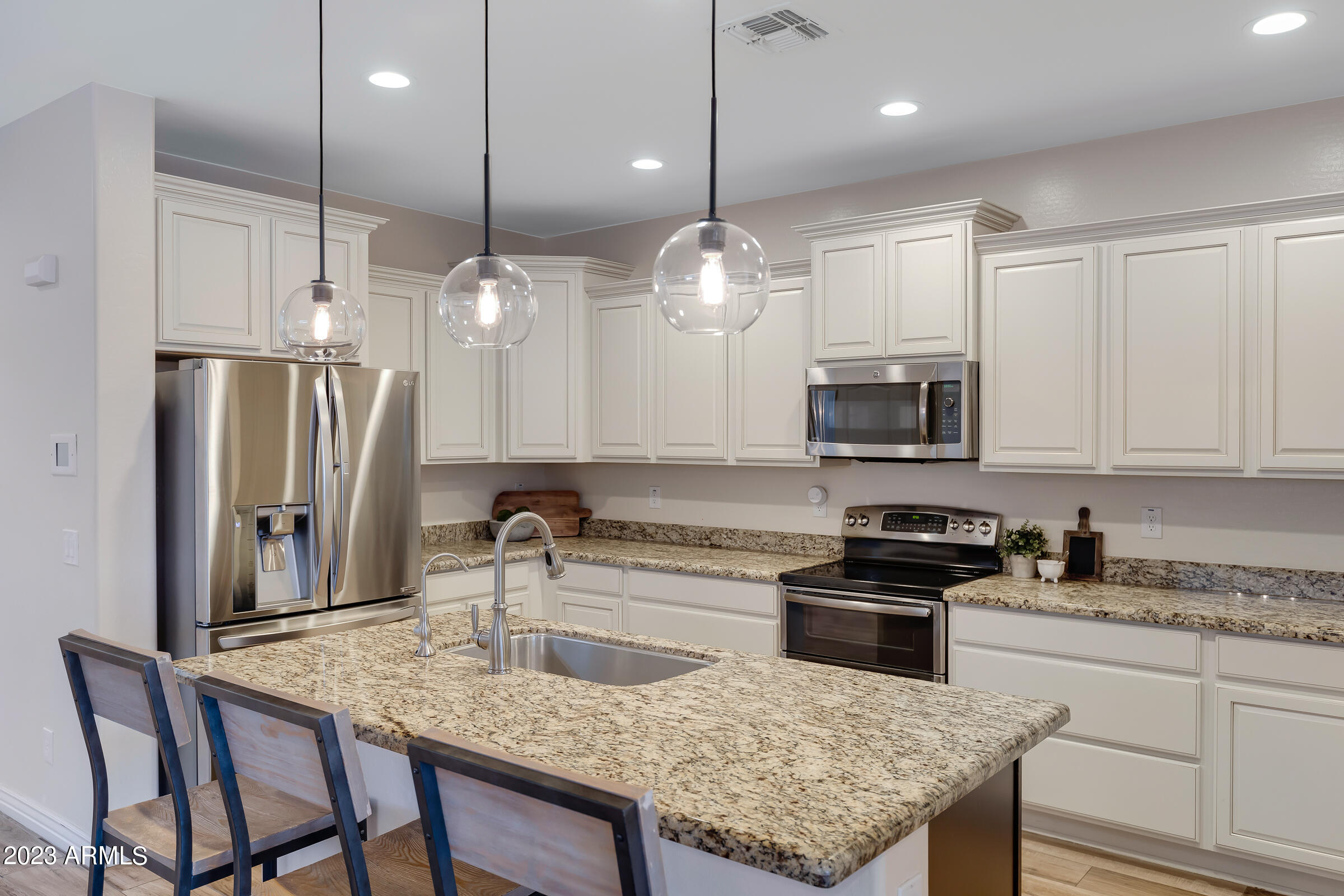 1993 E HAZELTINE Way