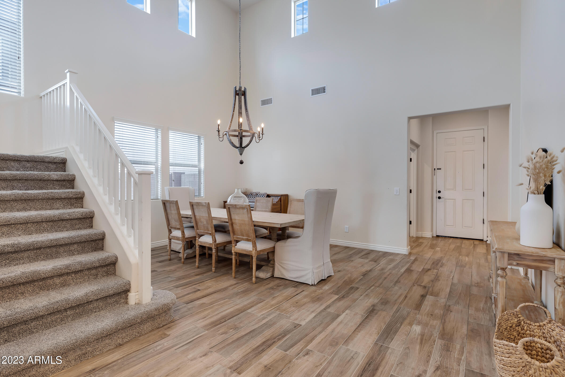 1993 E HAZELTINE Way