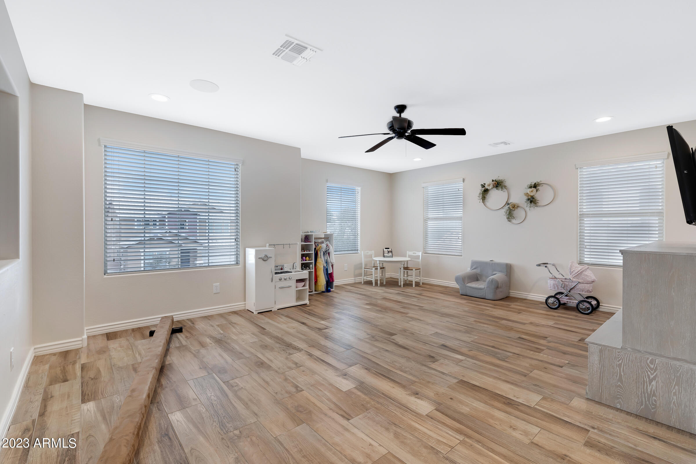 1993 E HAZELTINE Way