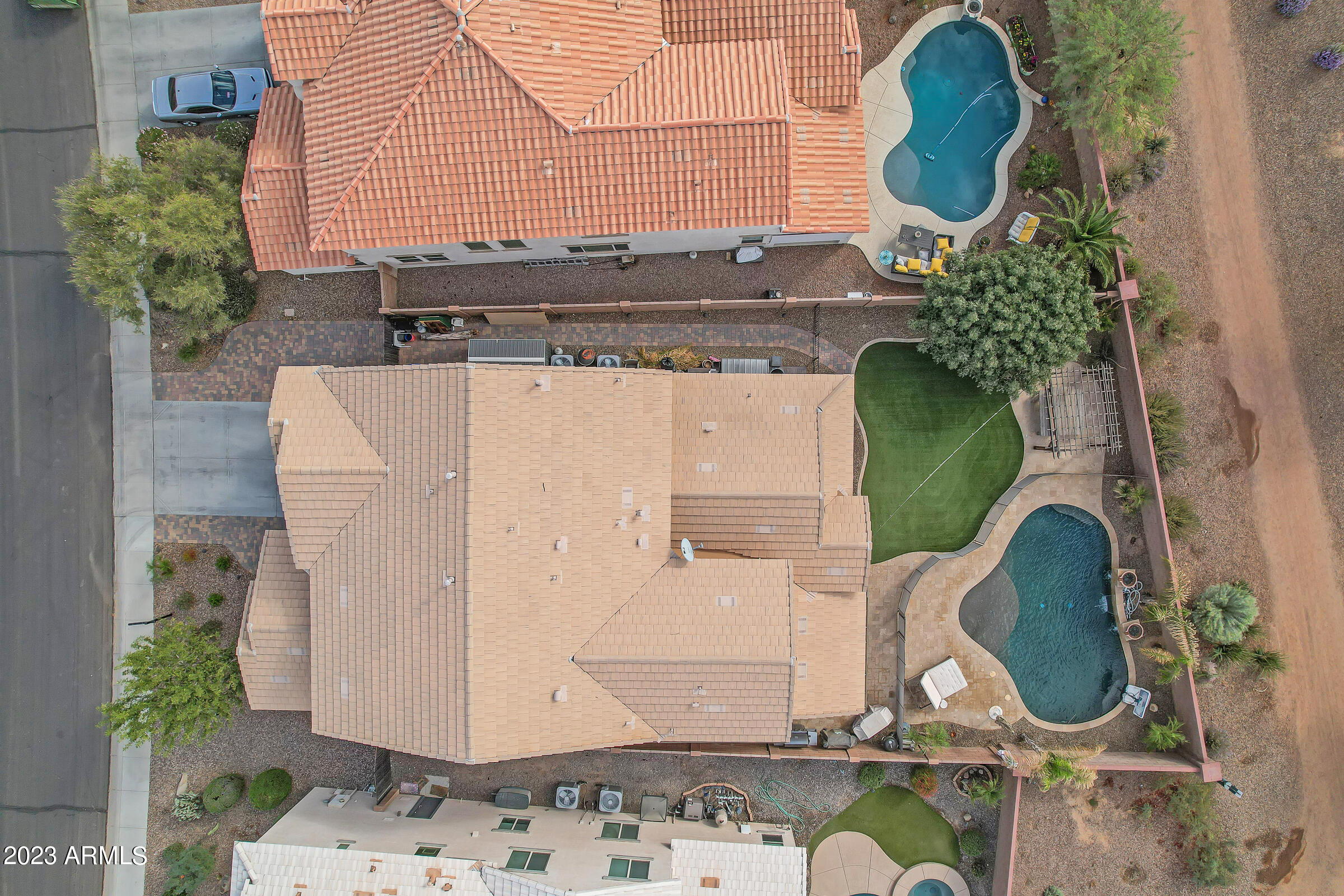 1993 E HAZELTINE Way