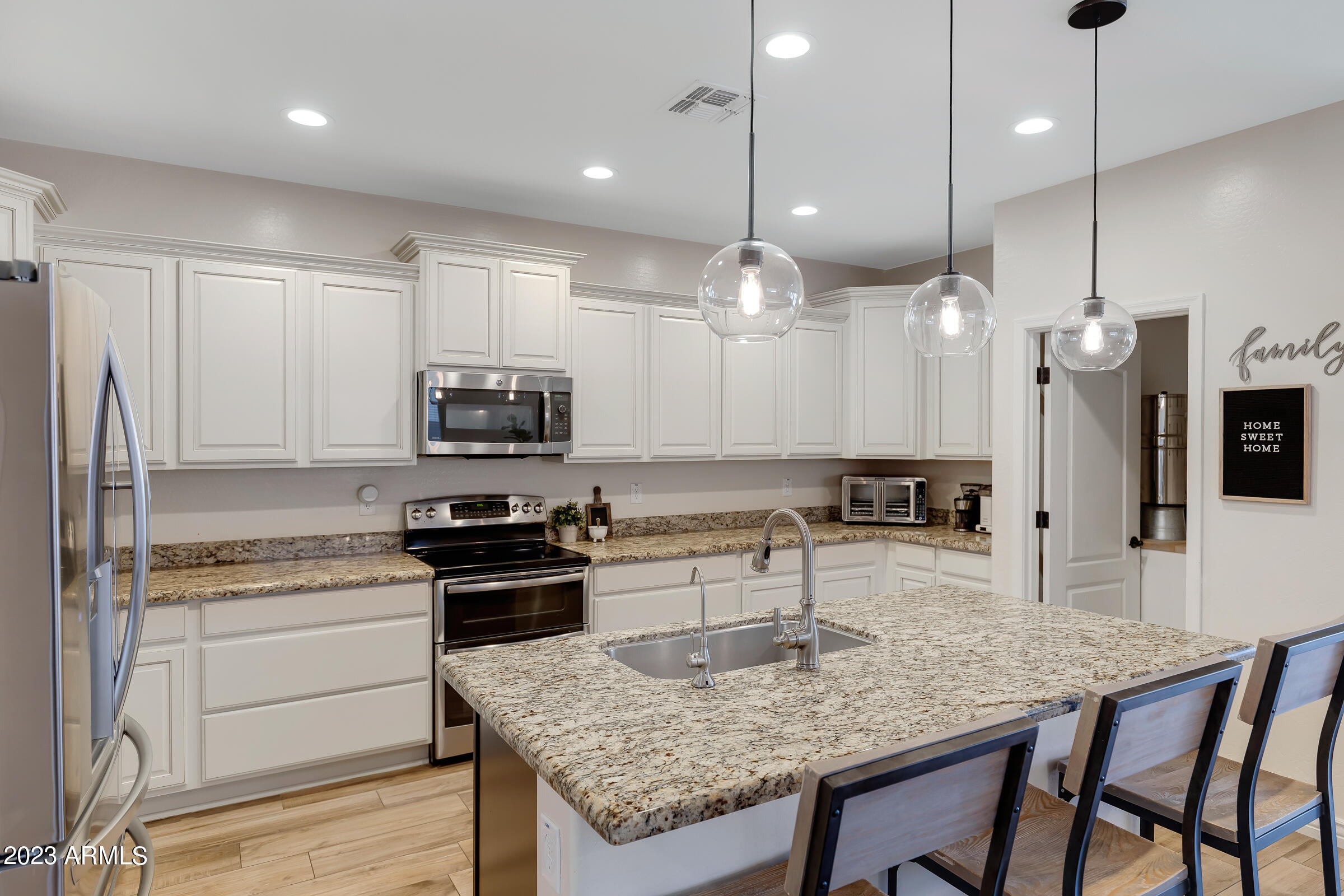 1993 E HAZELTINE Way