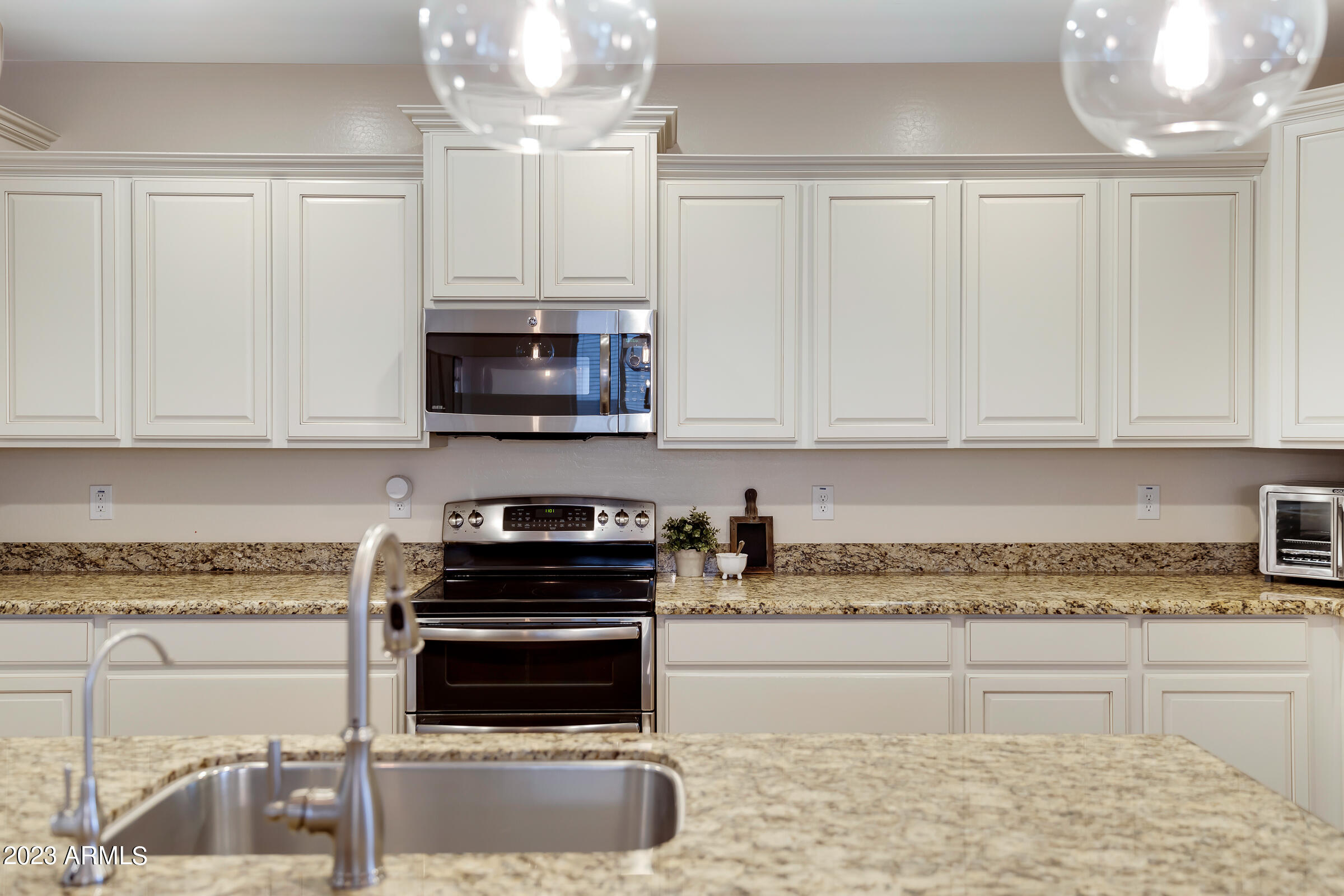 1993 E HAZELTINE Way