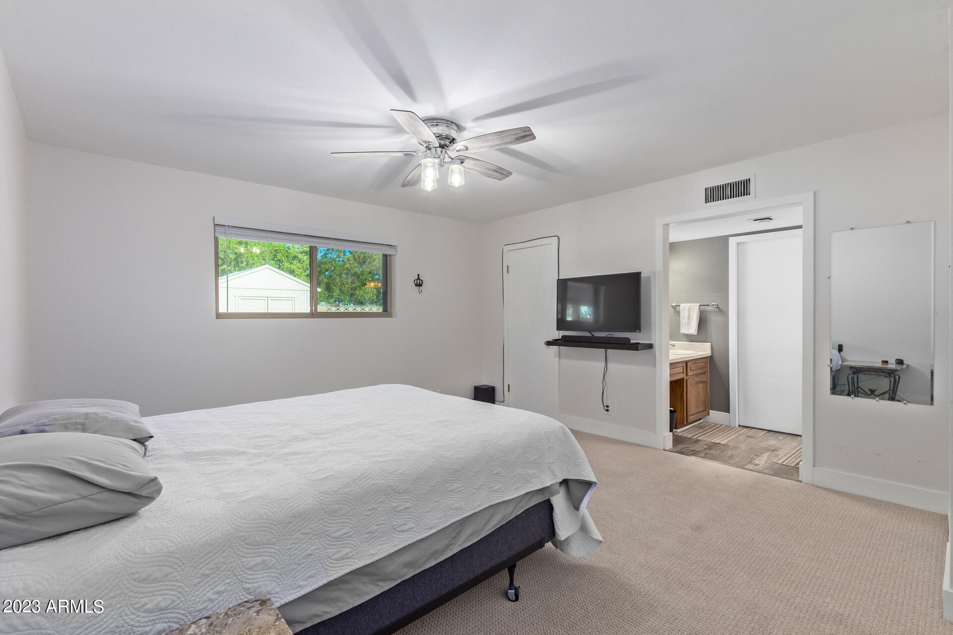 1640 E GRANDVIEW Street