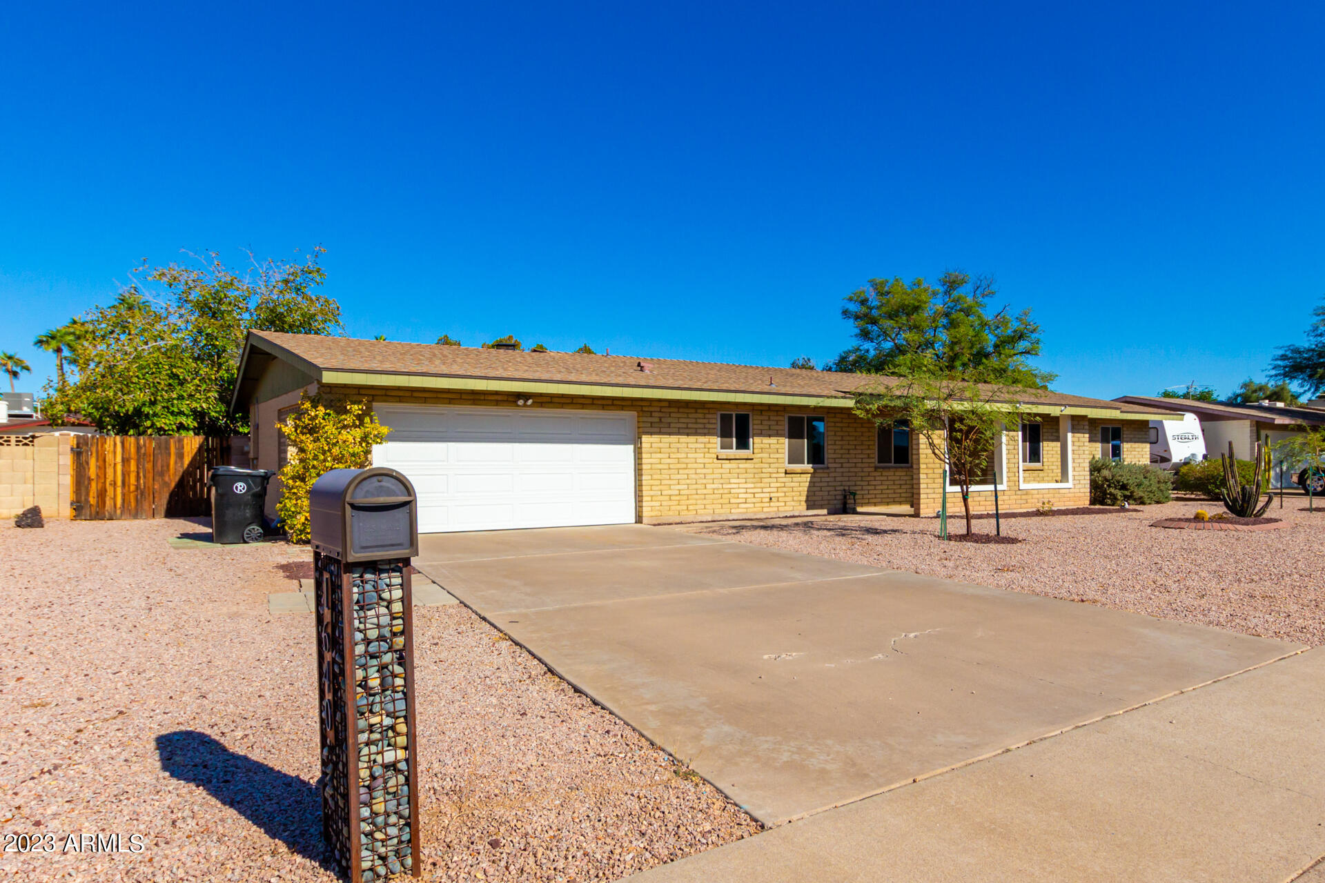 1640 E GRANDVIEW Street