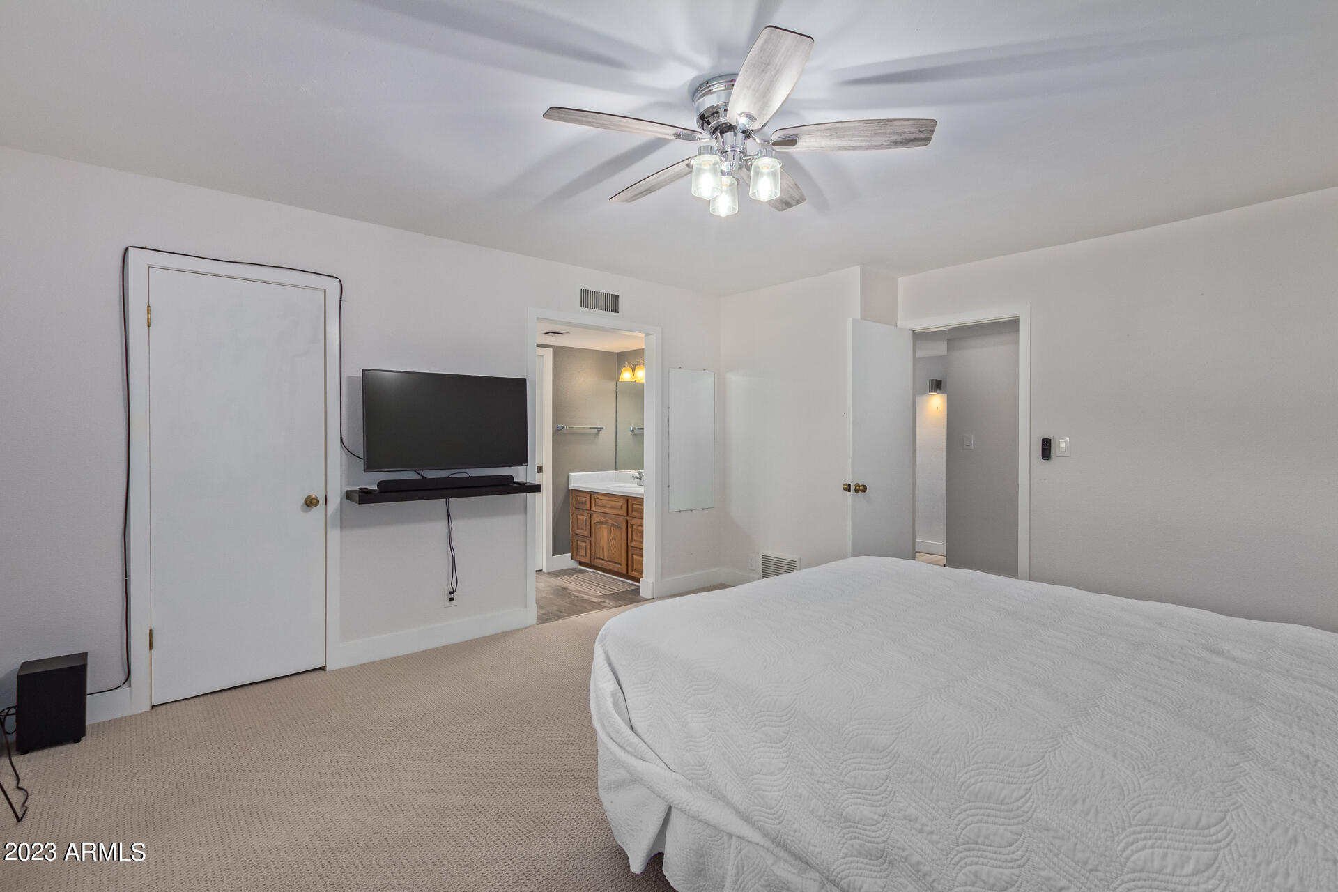 1640 E GRANDVIEW Street