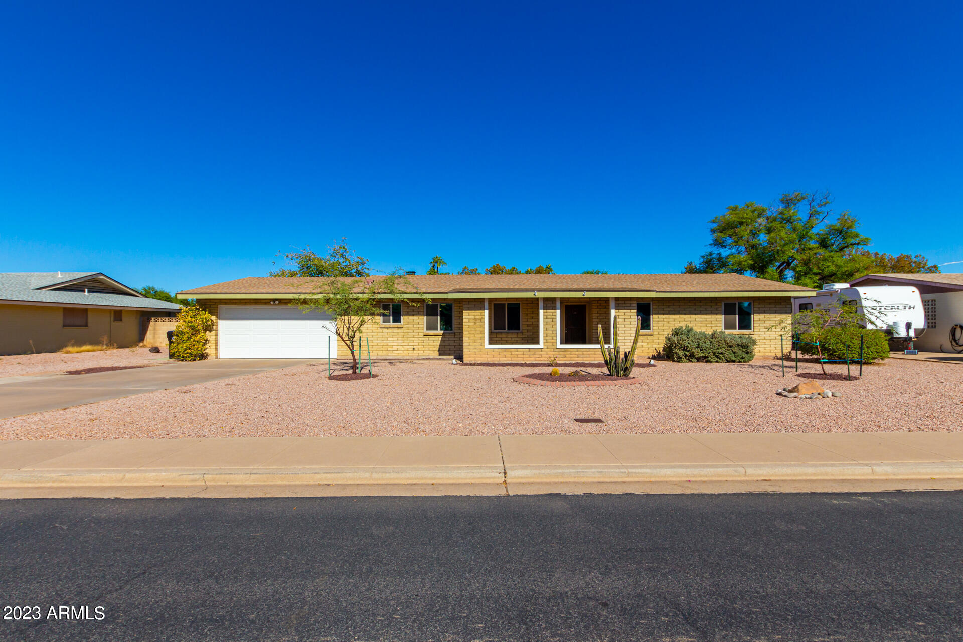 1640 E GRANDVIEW Street