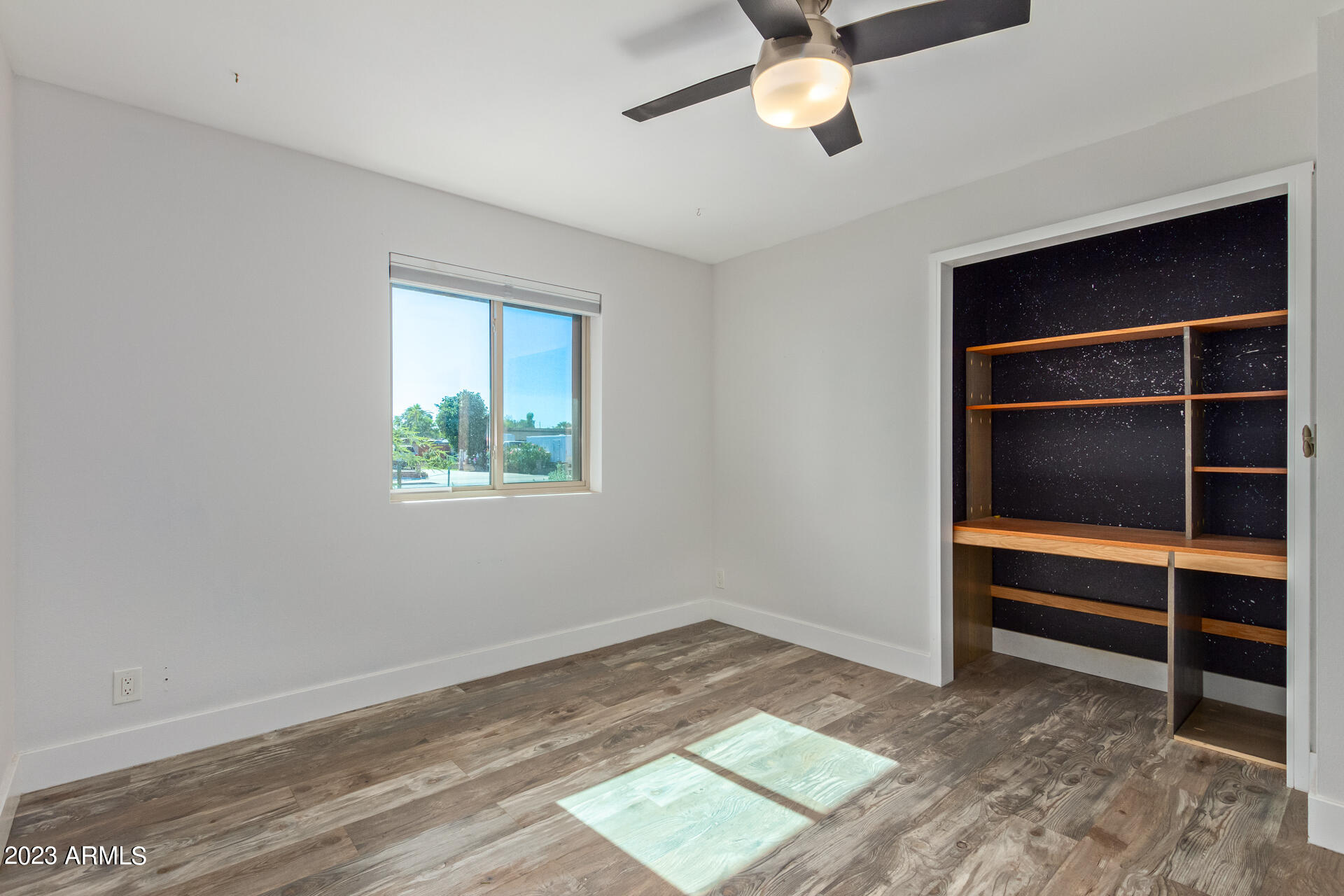 1640 E GRANDVIEW Street