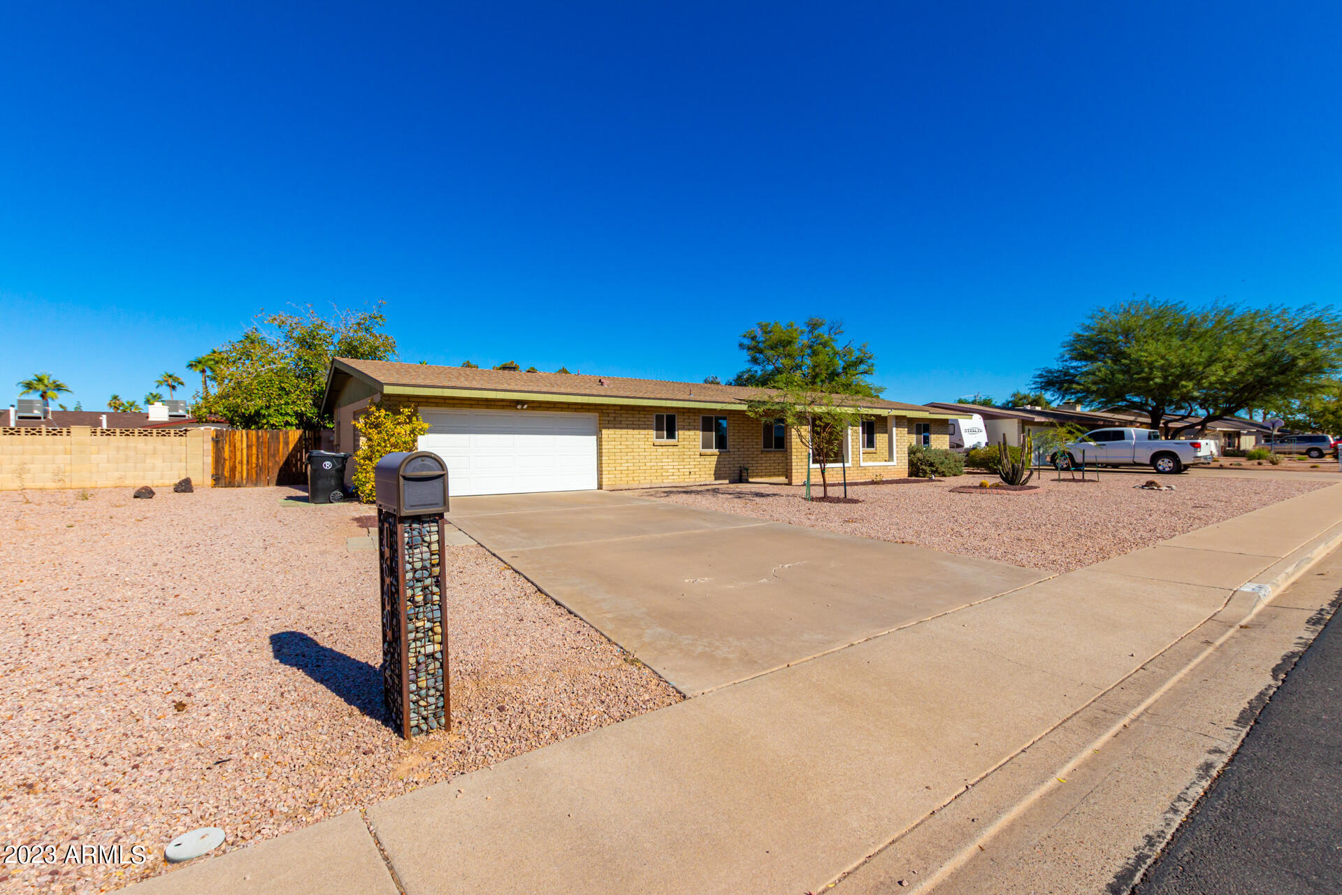 1640 E GRANDVIEW Street