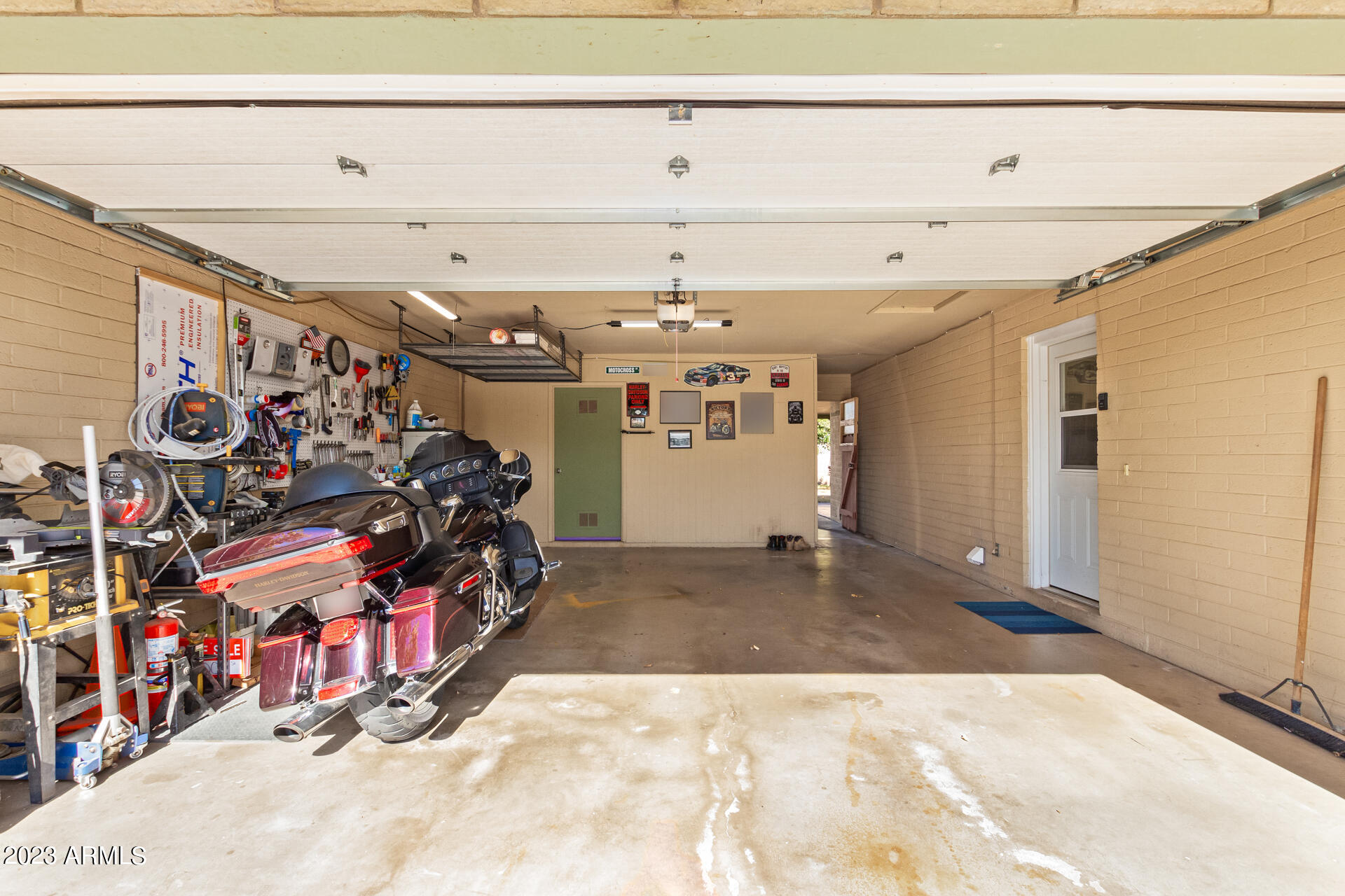 1640 E GRANDVIEW Street