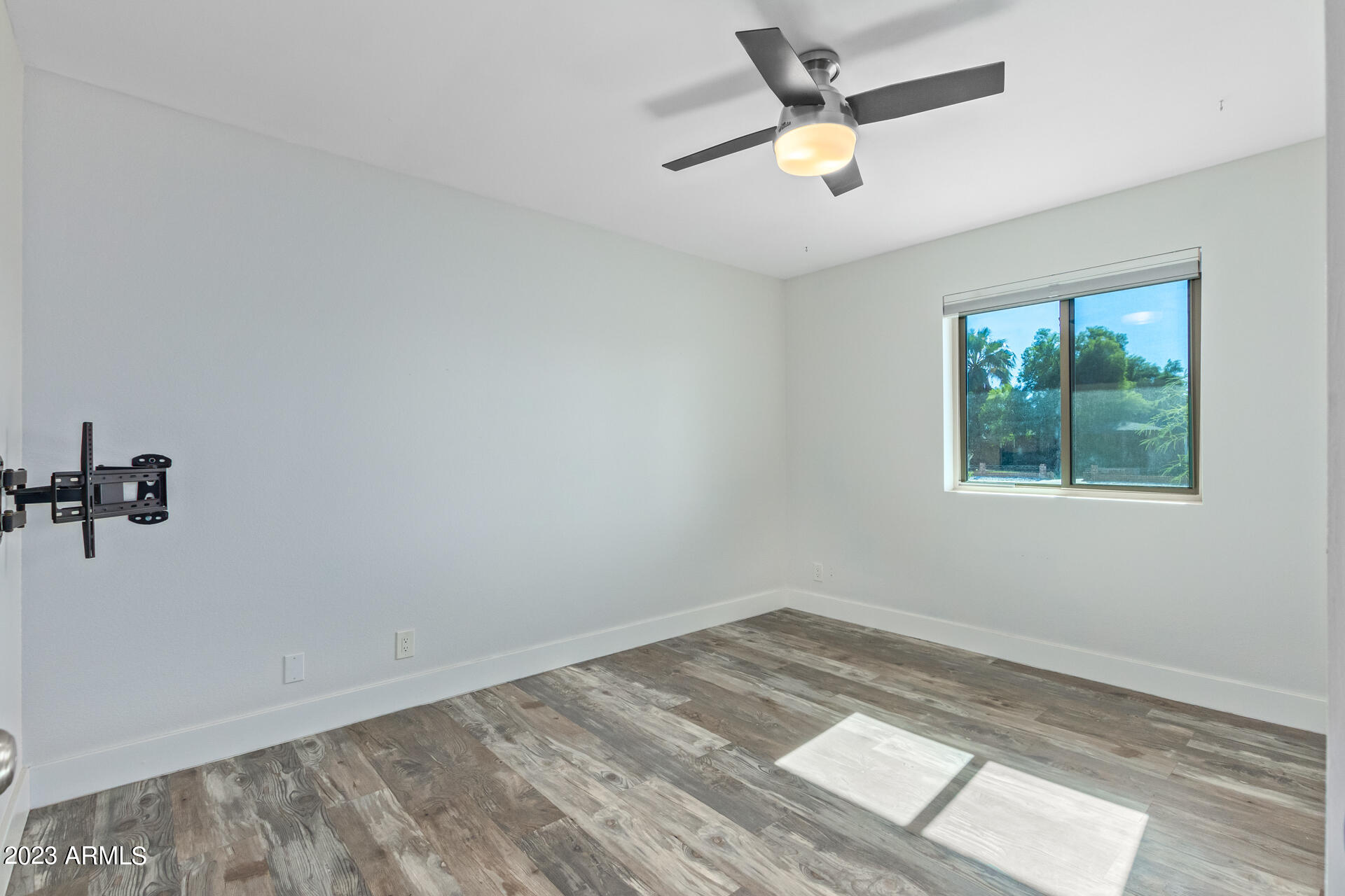 1640 E GRANDVIEW Street