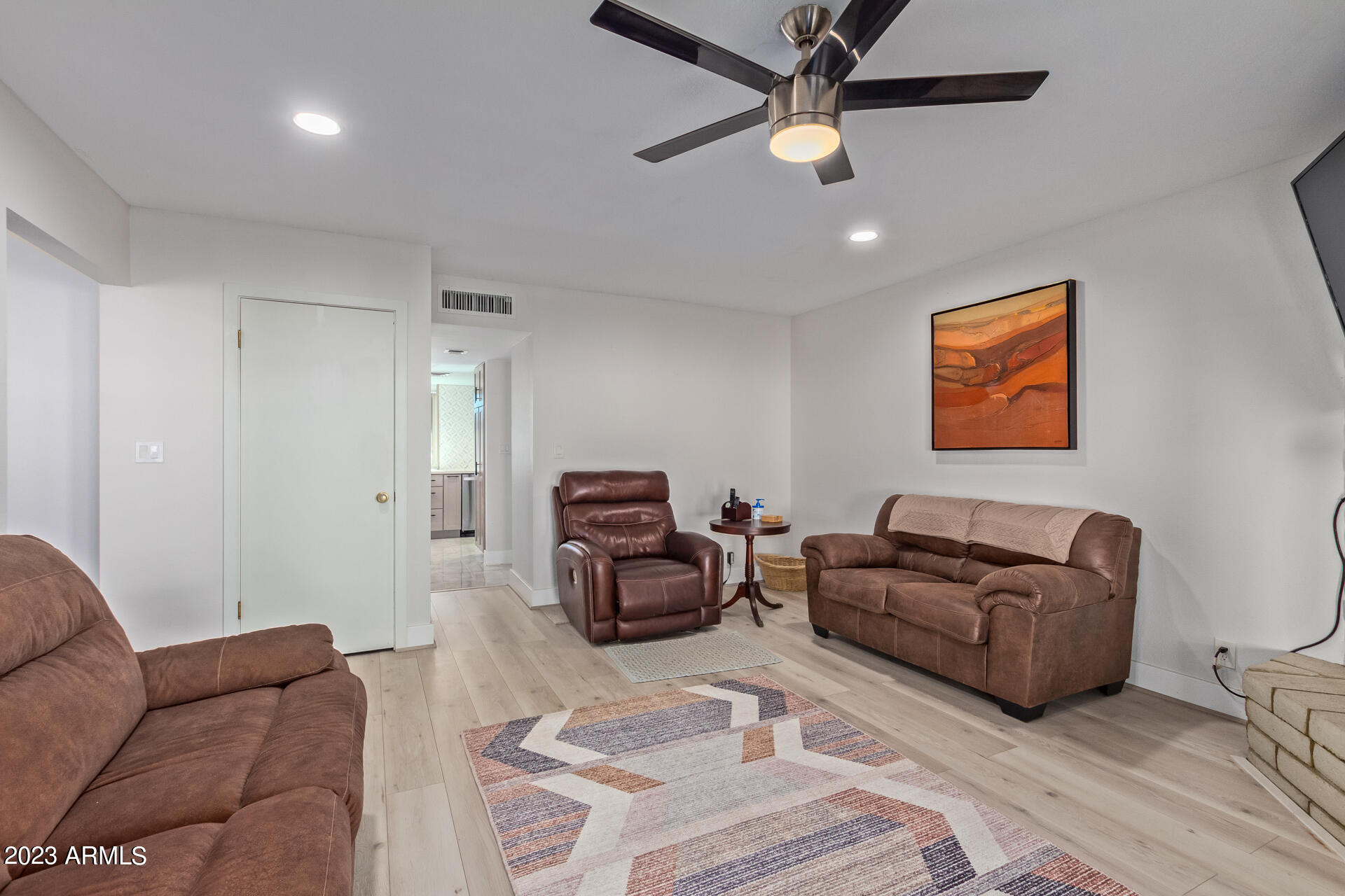 1640 E GRANDVIEW Street