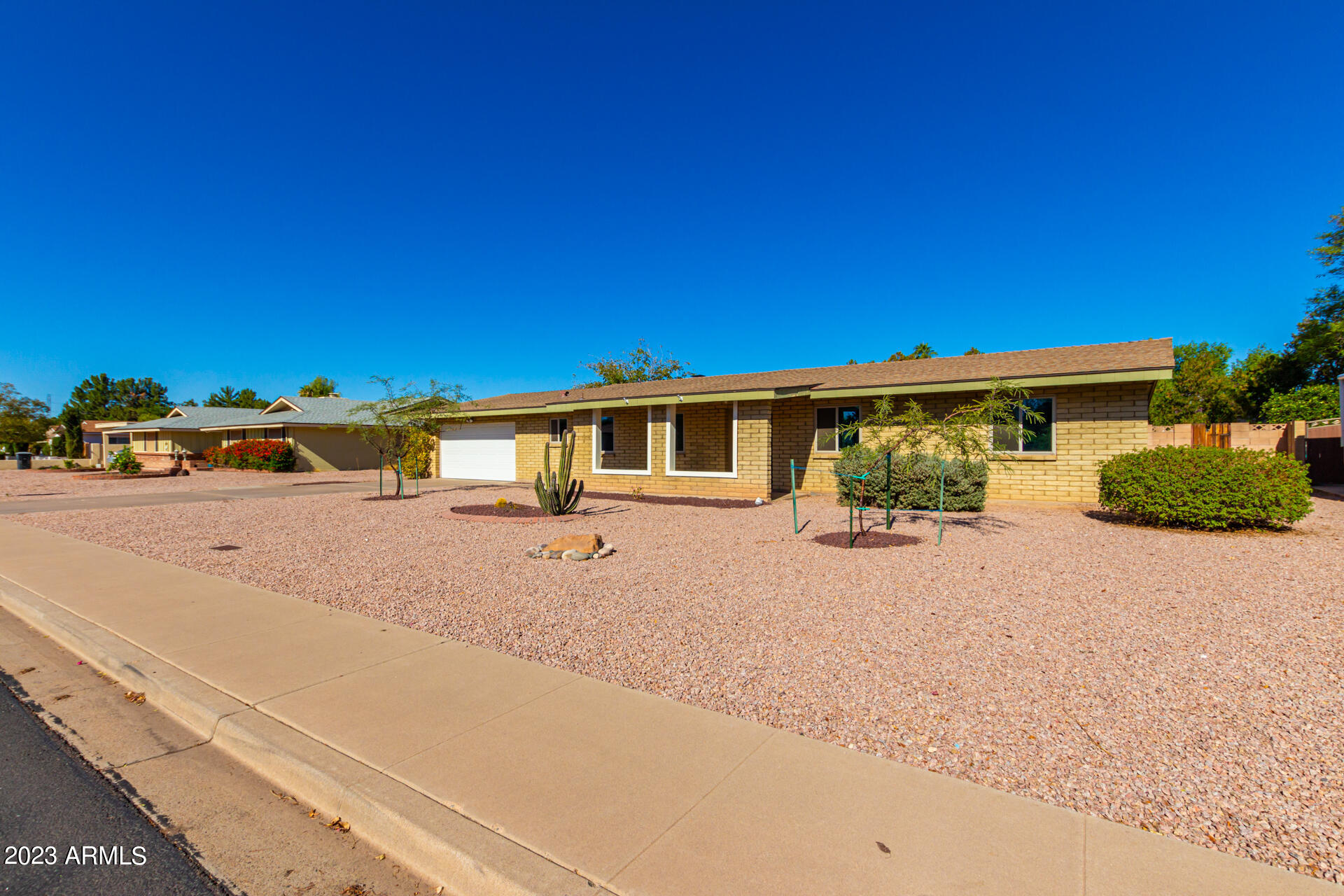 1640 E GRANDVIEW Street