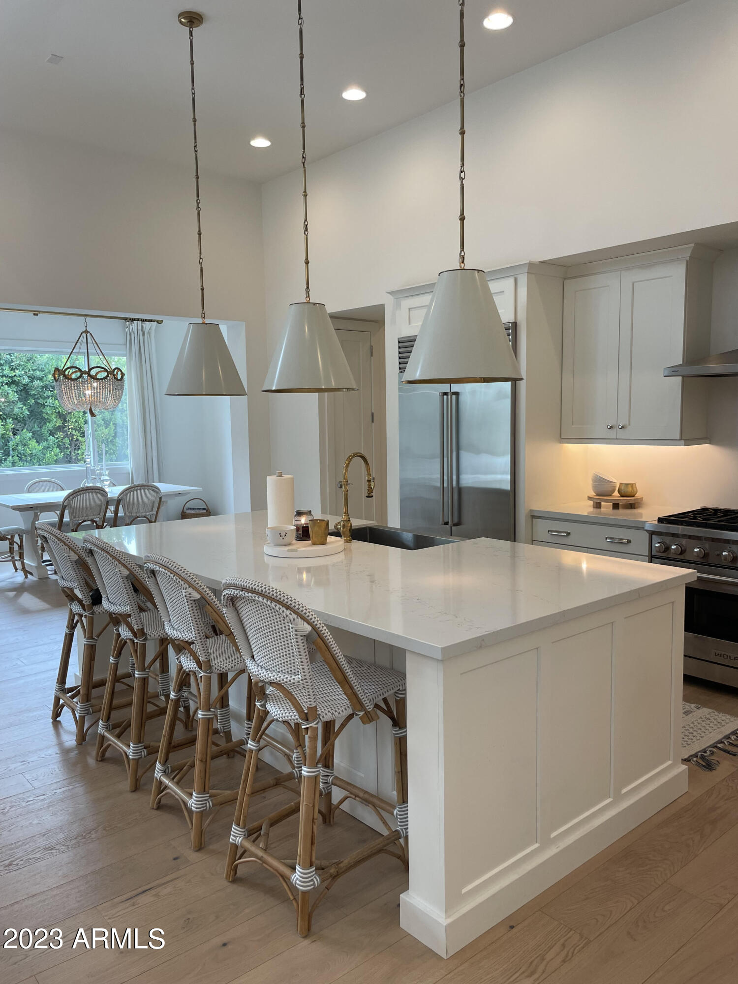 3915 E MITCHELL Drive