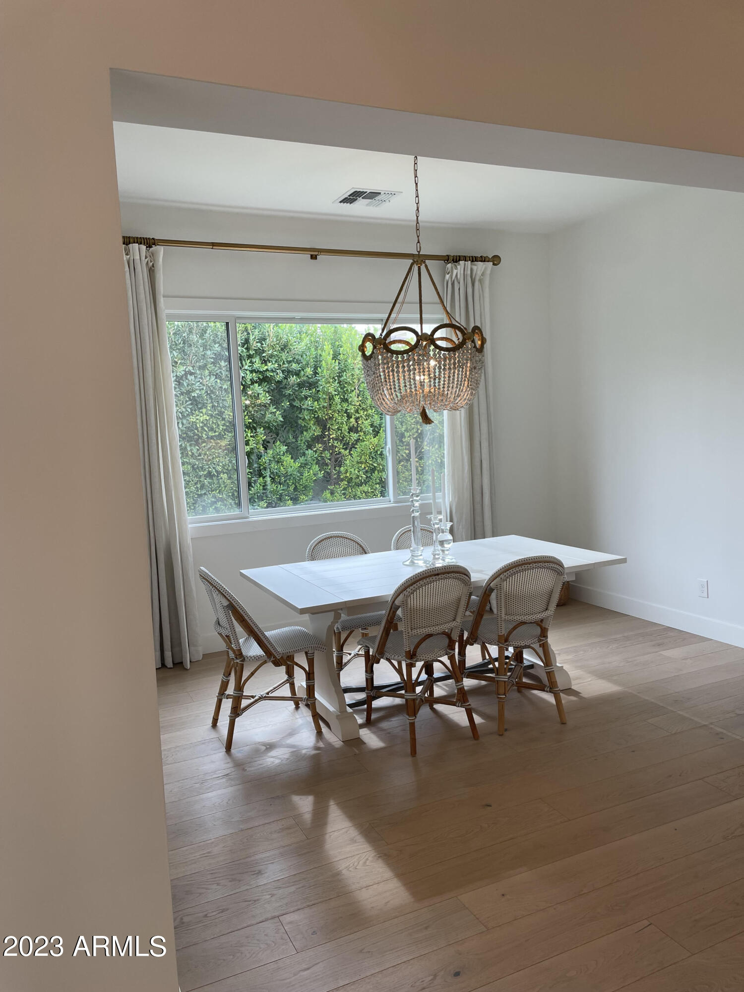 3915 E MITCHELL Drive