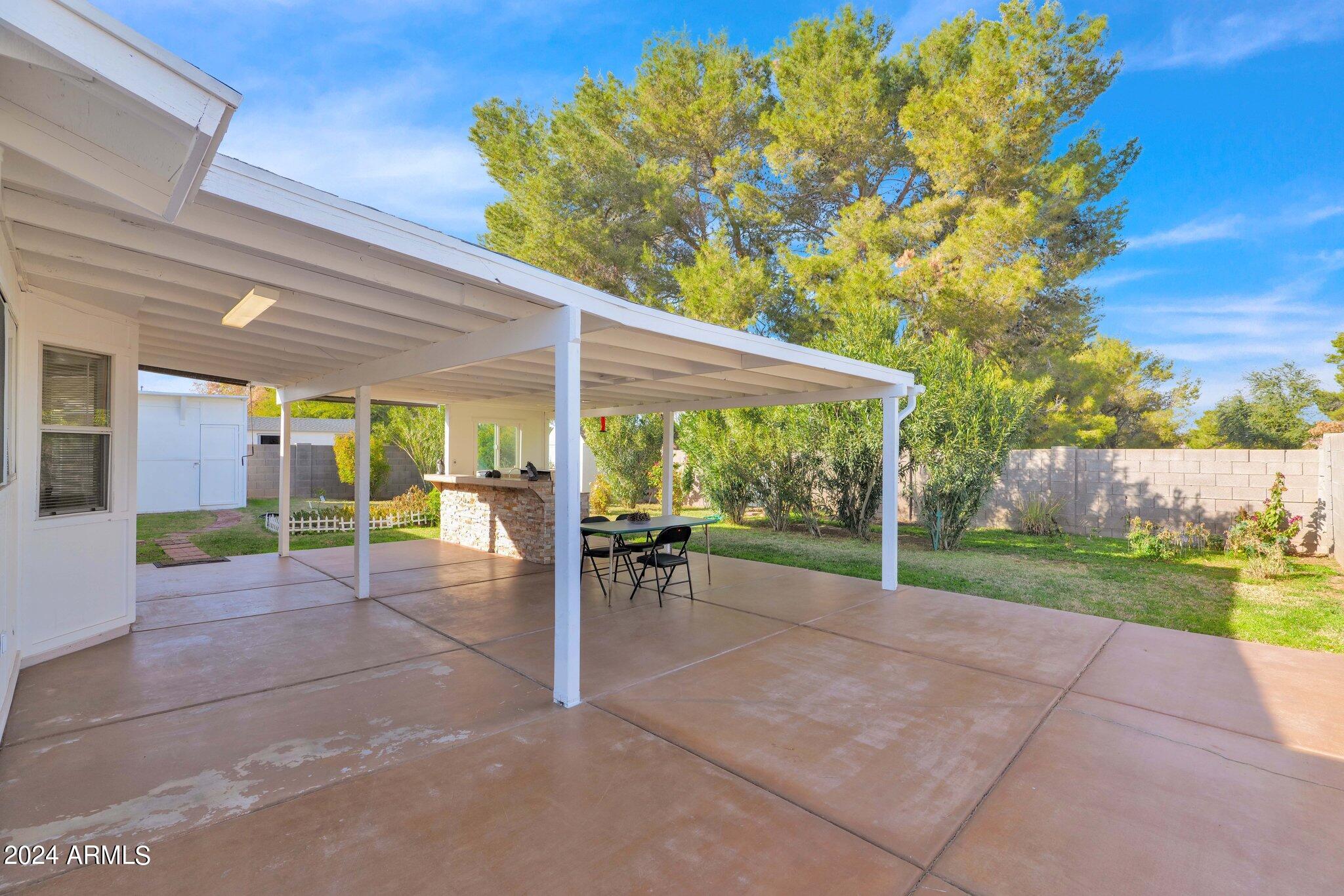 330 W SAN PEDRO Avenue