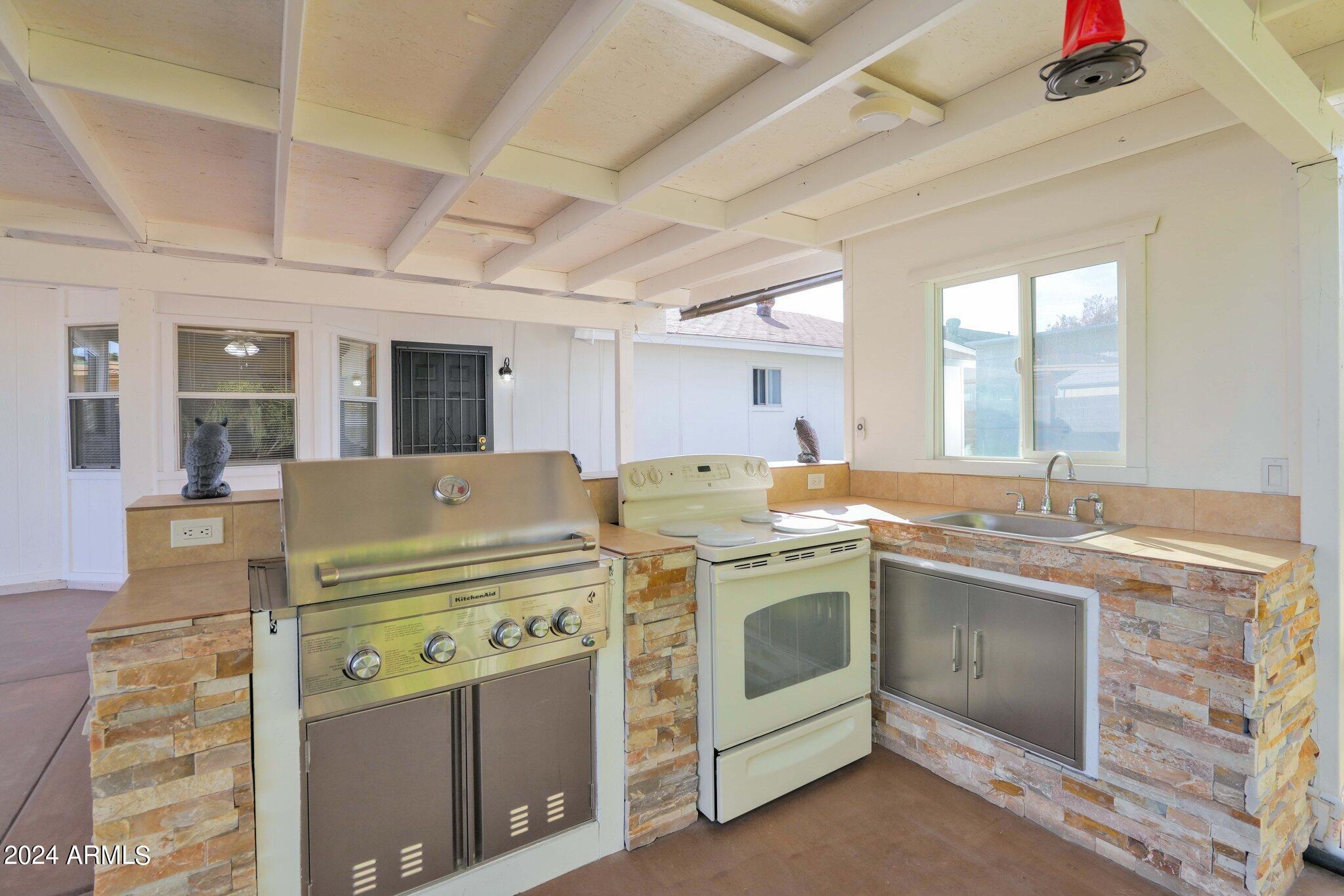 330 W SAN PEDRO Avenue