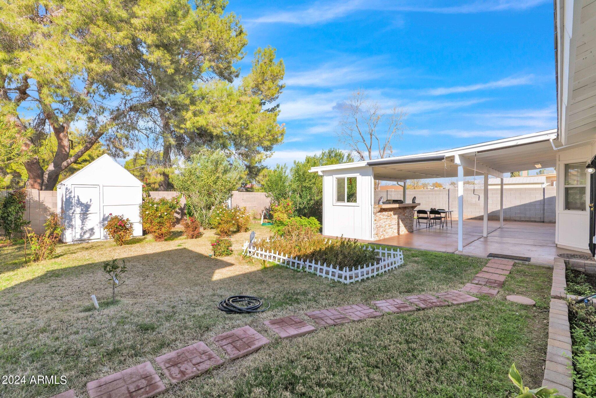 330 W SAN PEDRO Avenue