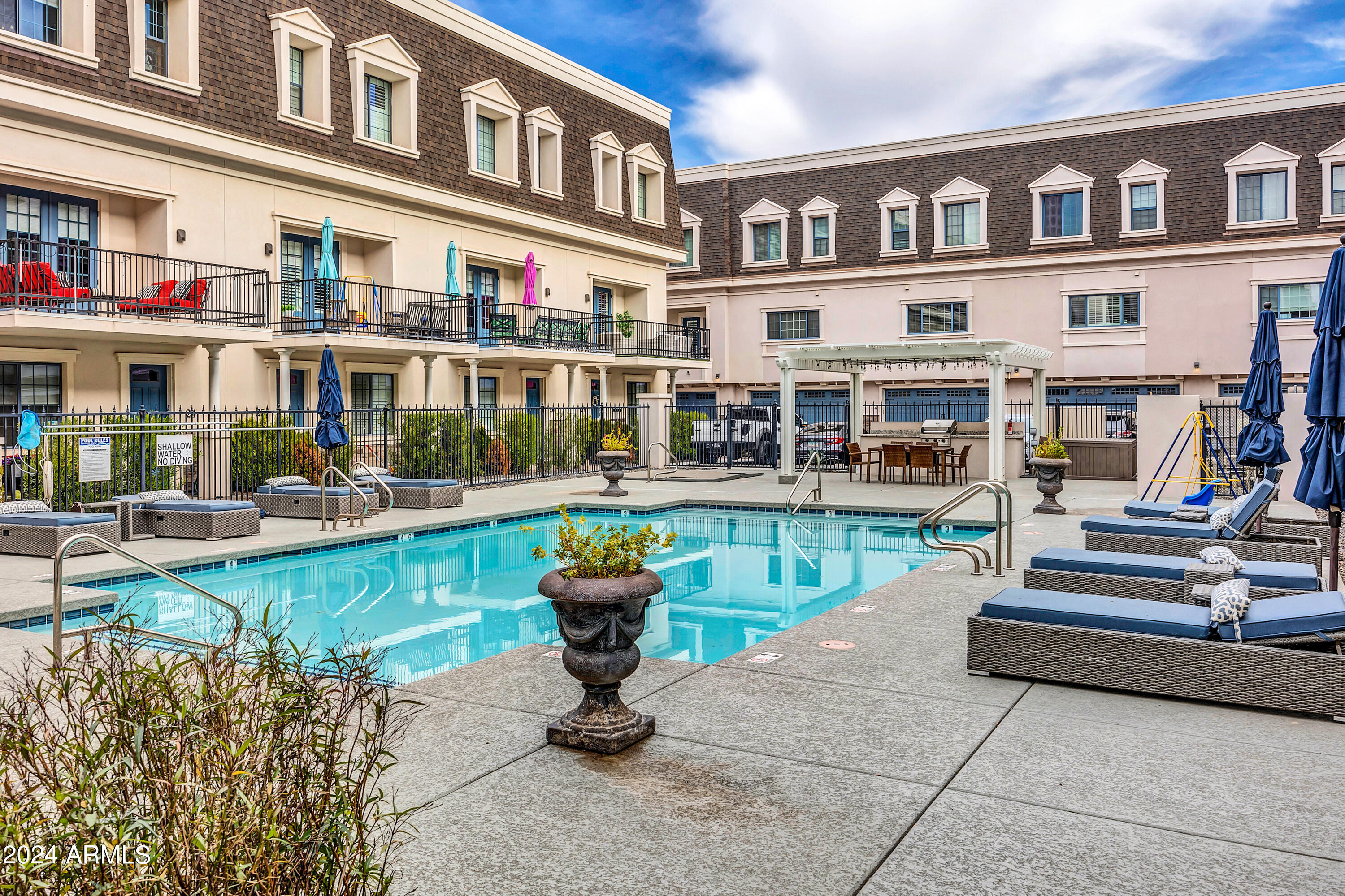 4438 N 27th Street 18