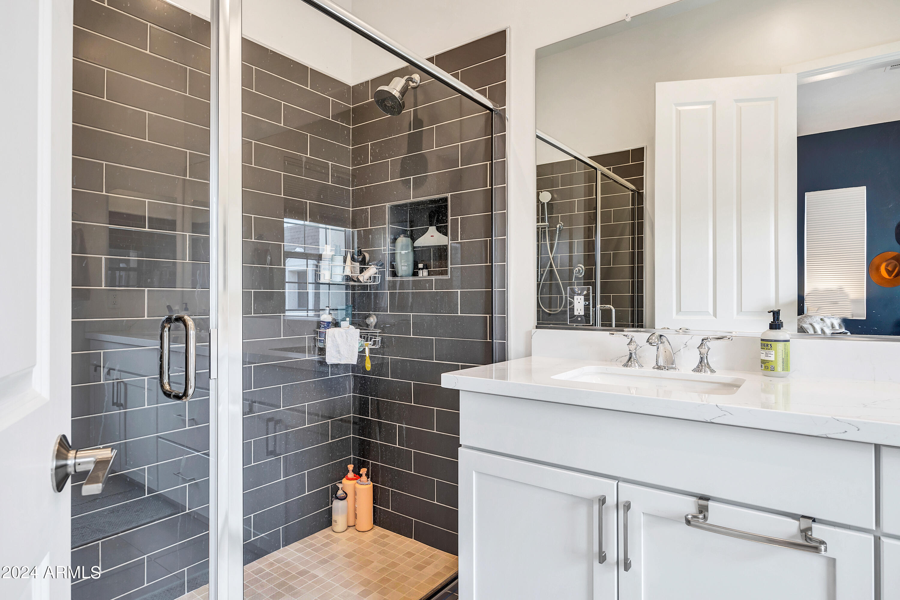 4438 N 27th Street 18