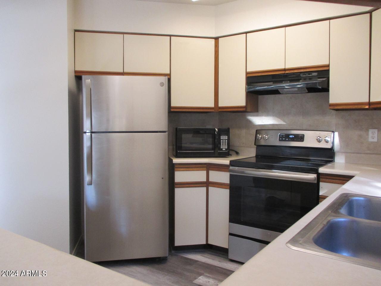 905 N Beeline Highway, 13