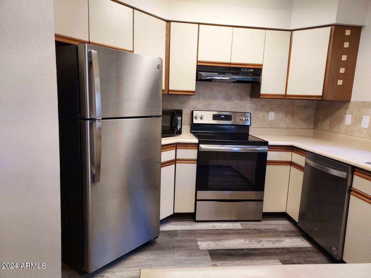 905 N Beeline Highway, 13