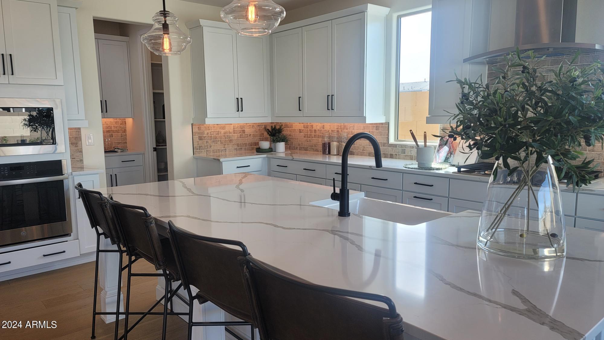 9846 E SEISMIC Avenue