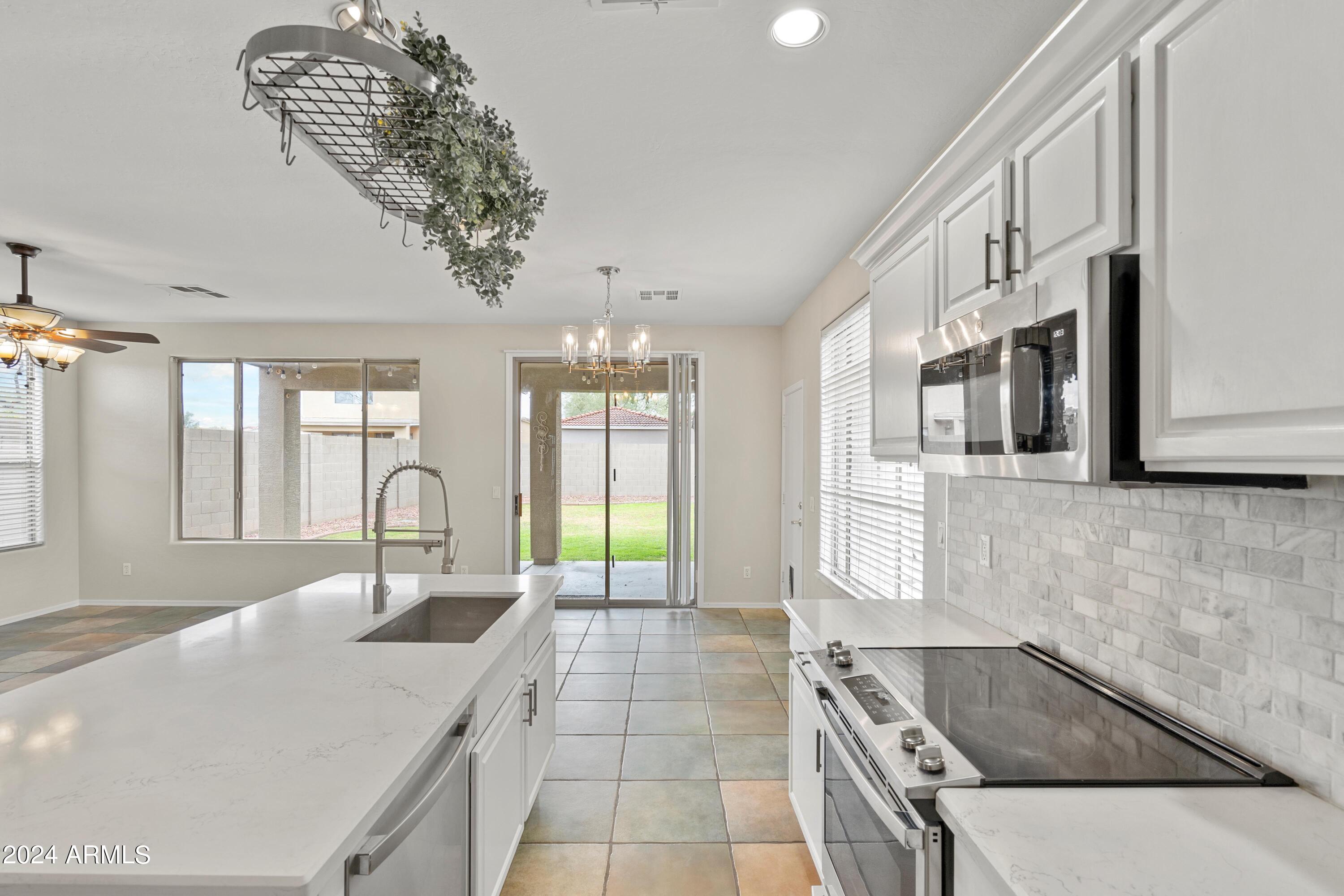 203 W NOLAN Way