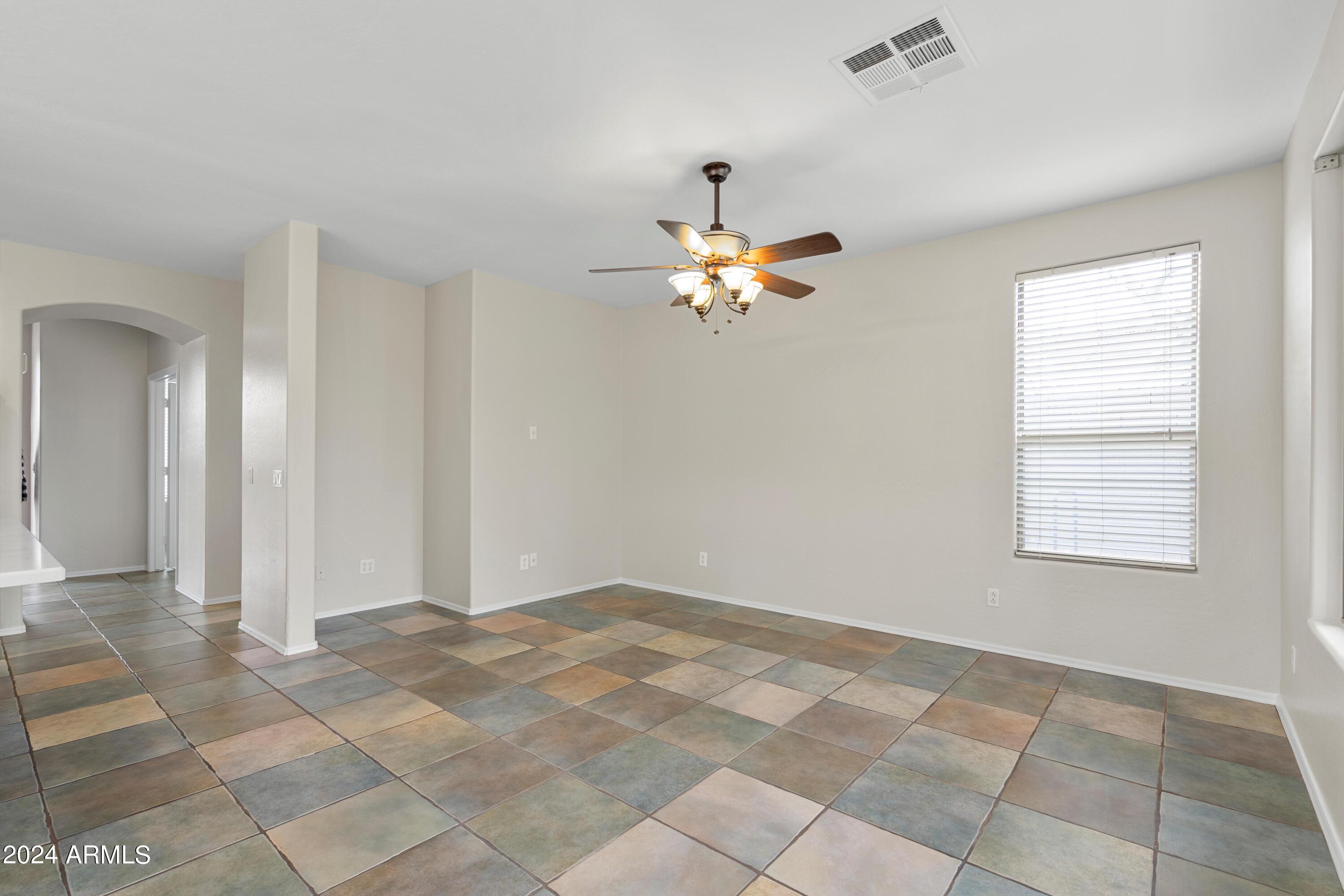 203 W NOLAN Way