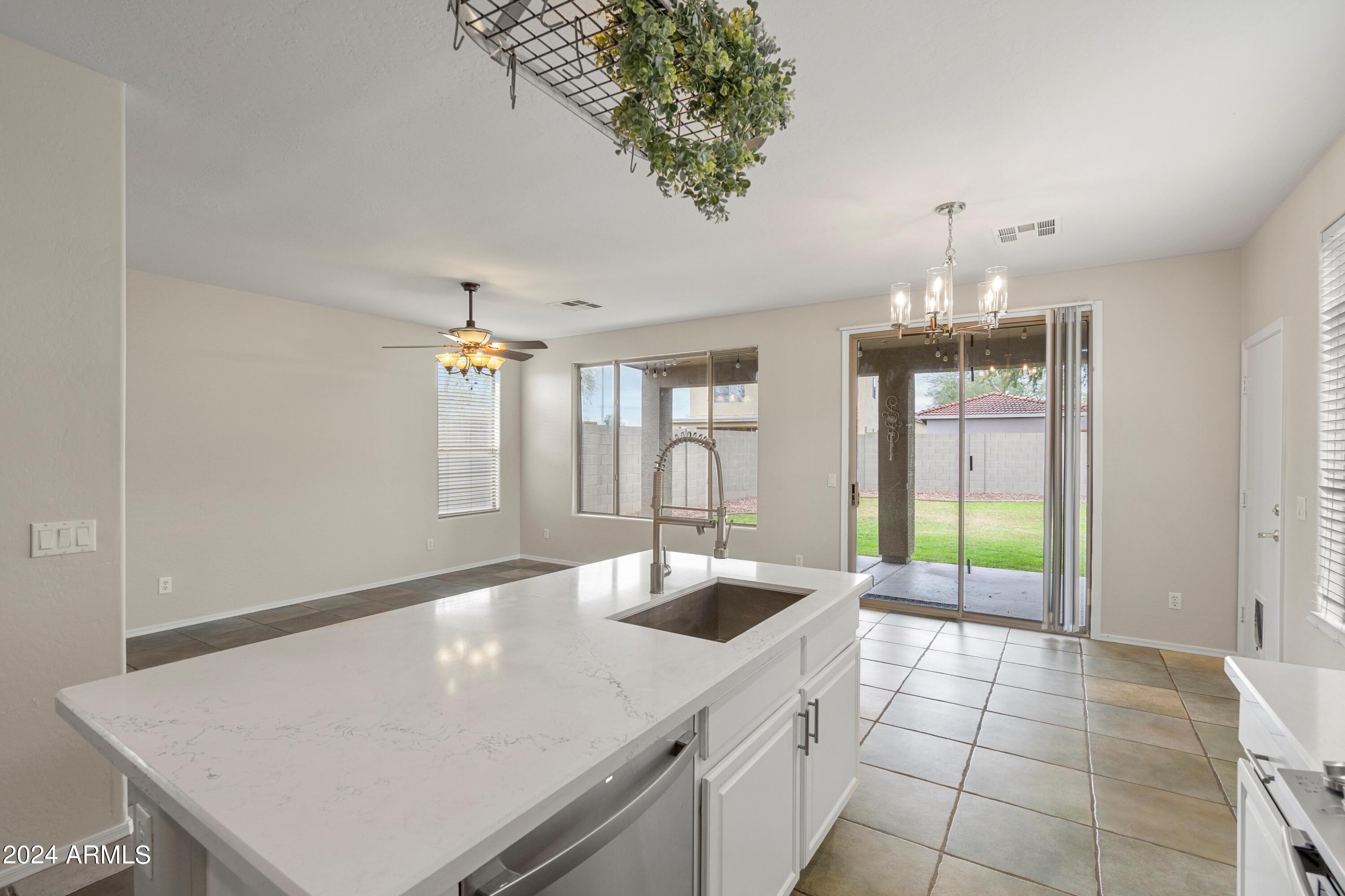 203 W NOLAN Way