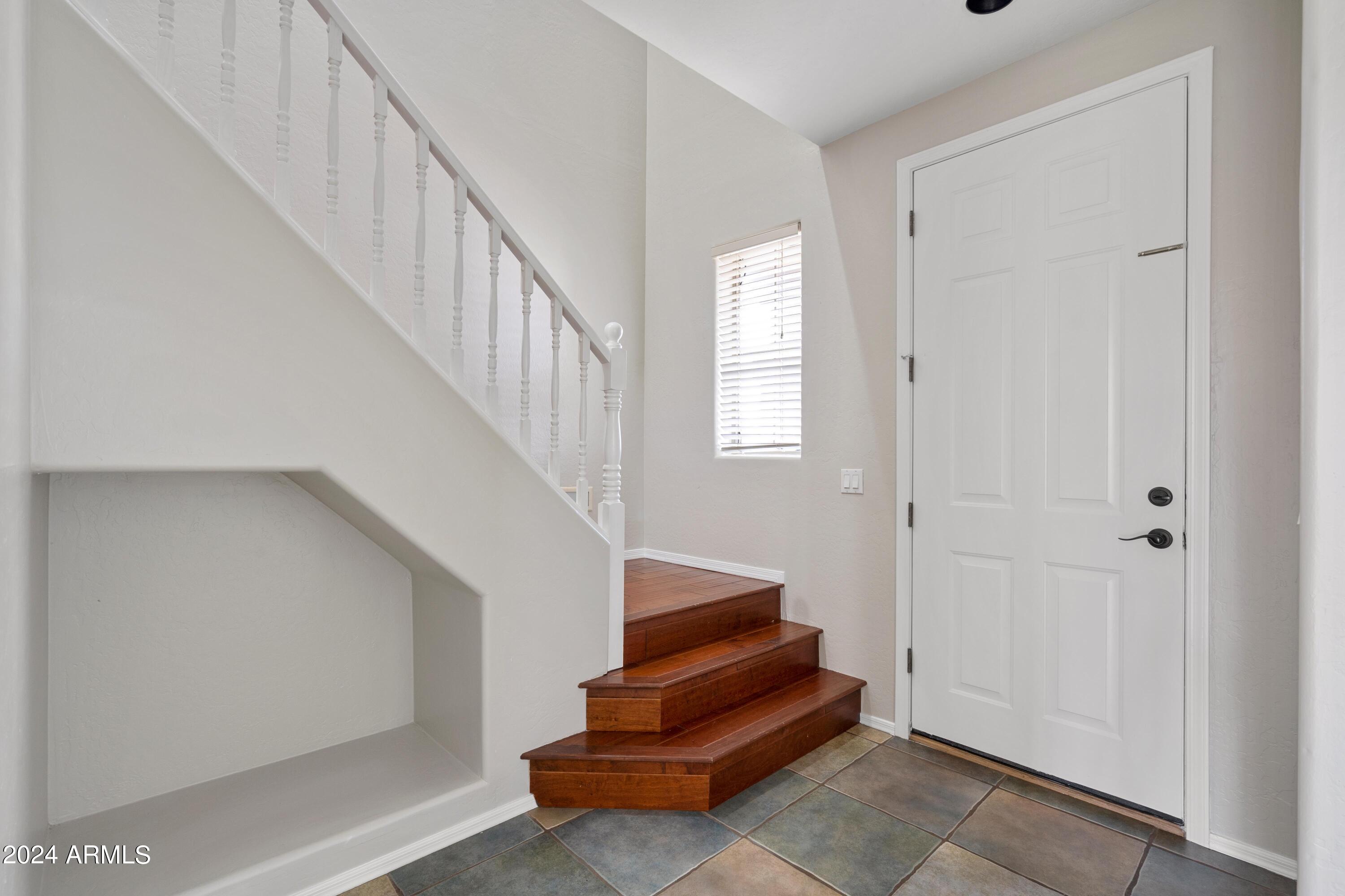 203 W NOLAN Way