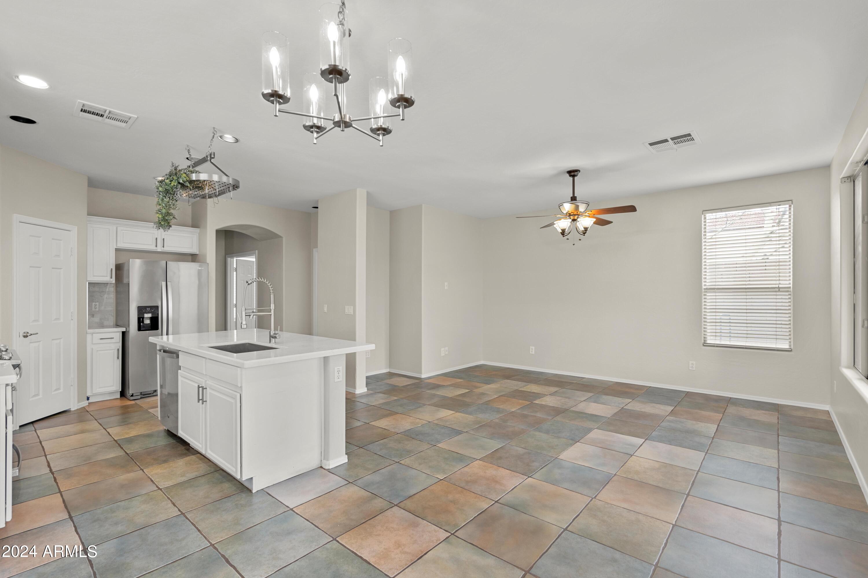 203 W NOLAN Way