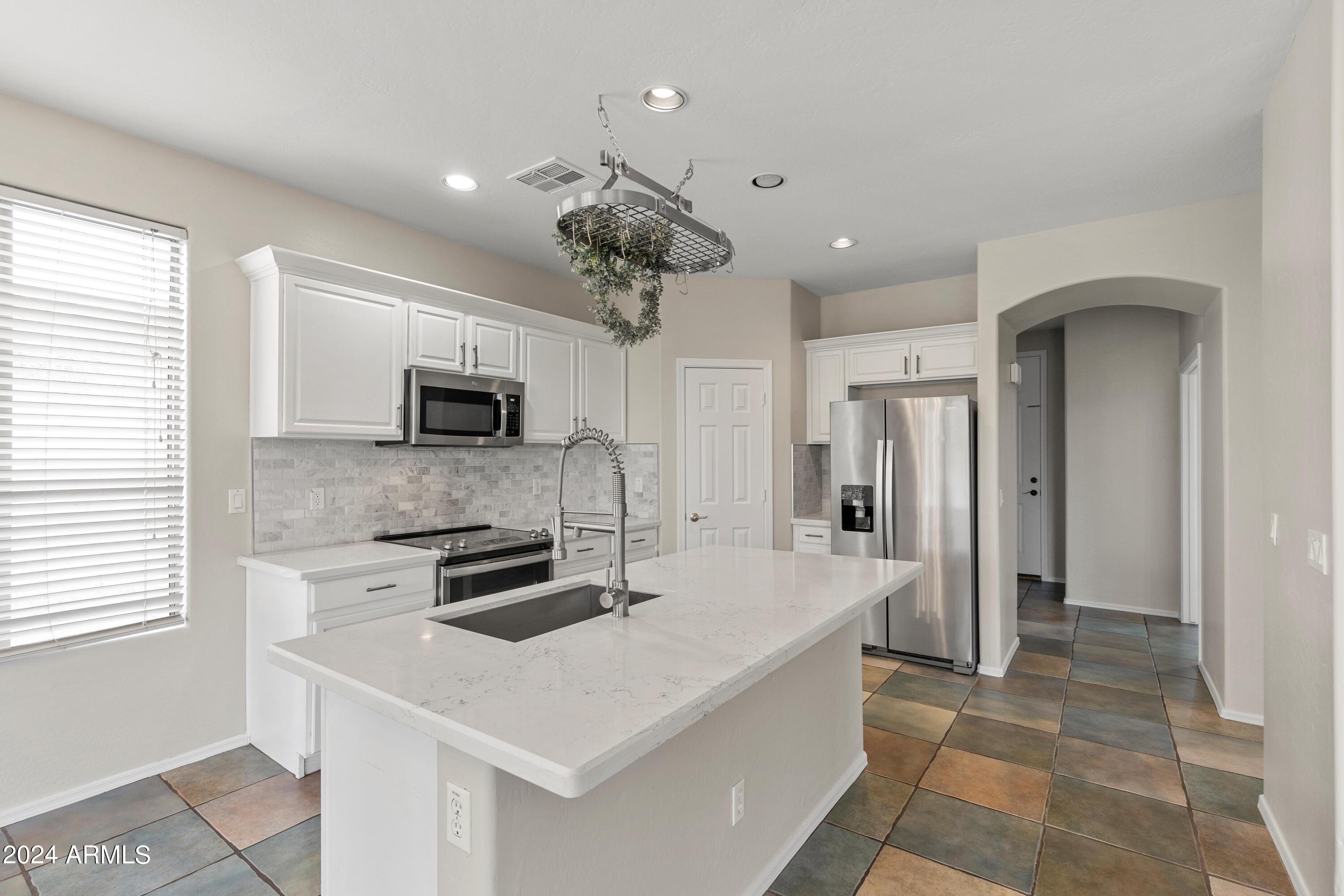 203 W NOLAN Way