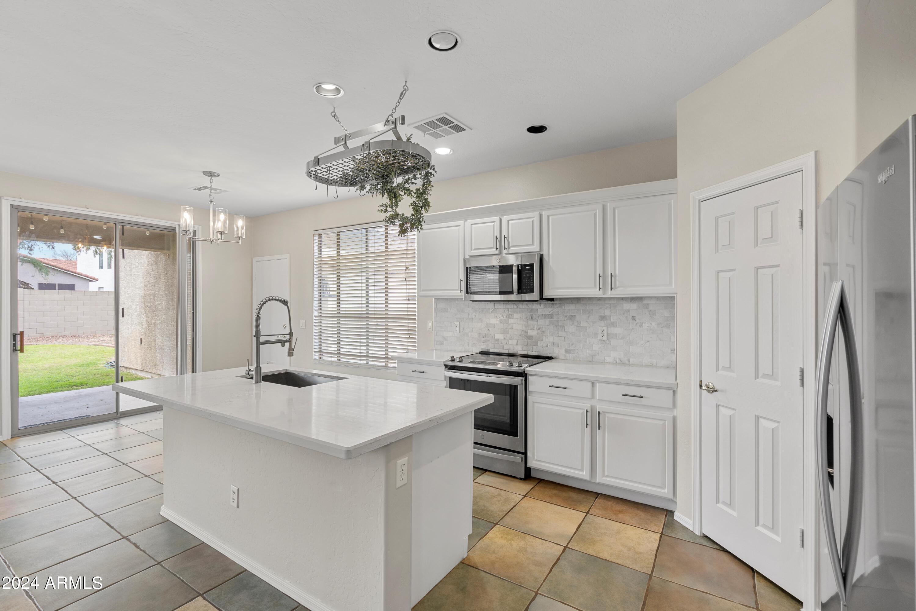 203 W NOLAN Way