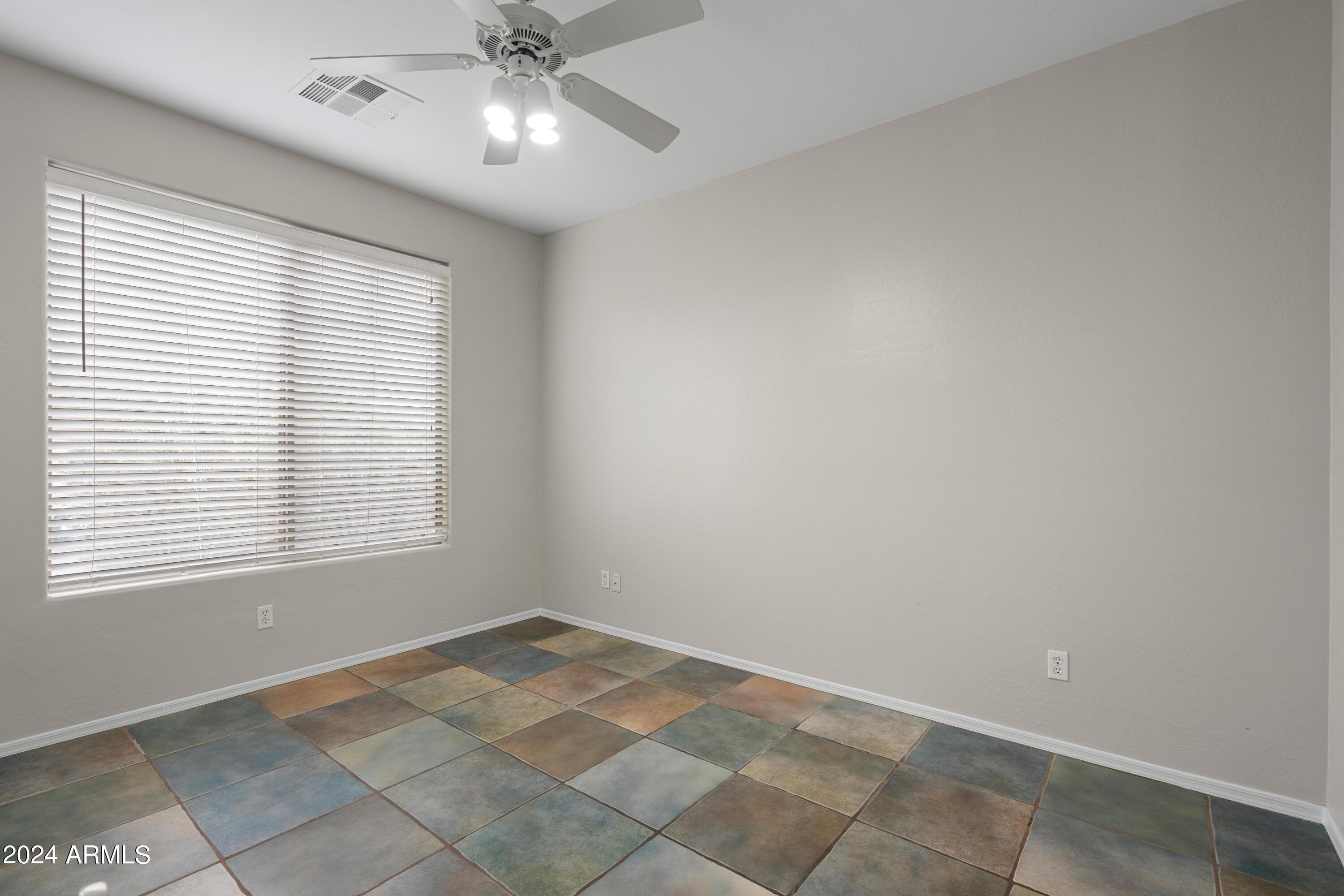 203 W NOLAN Way