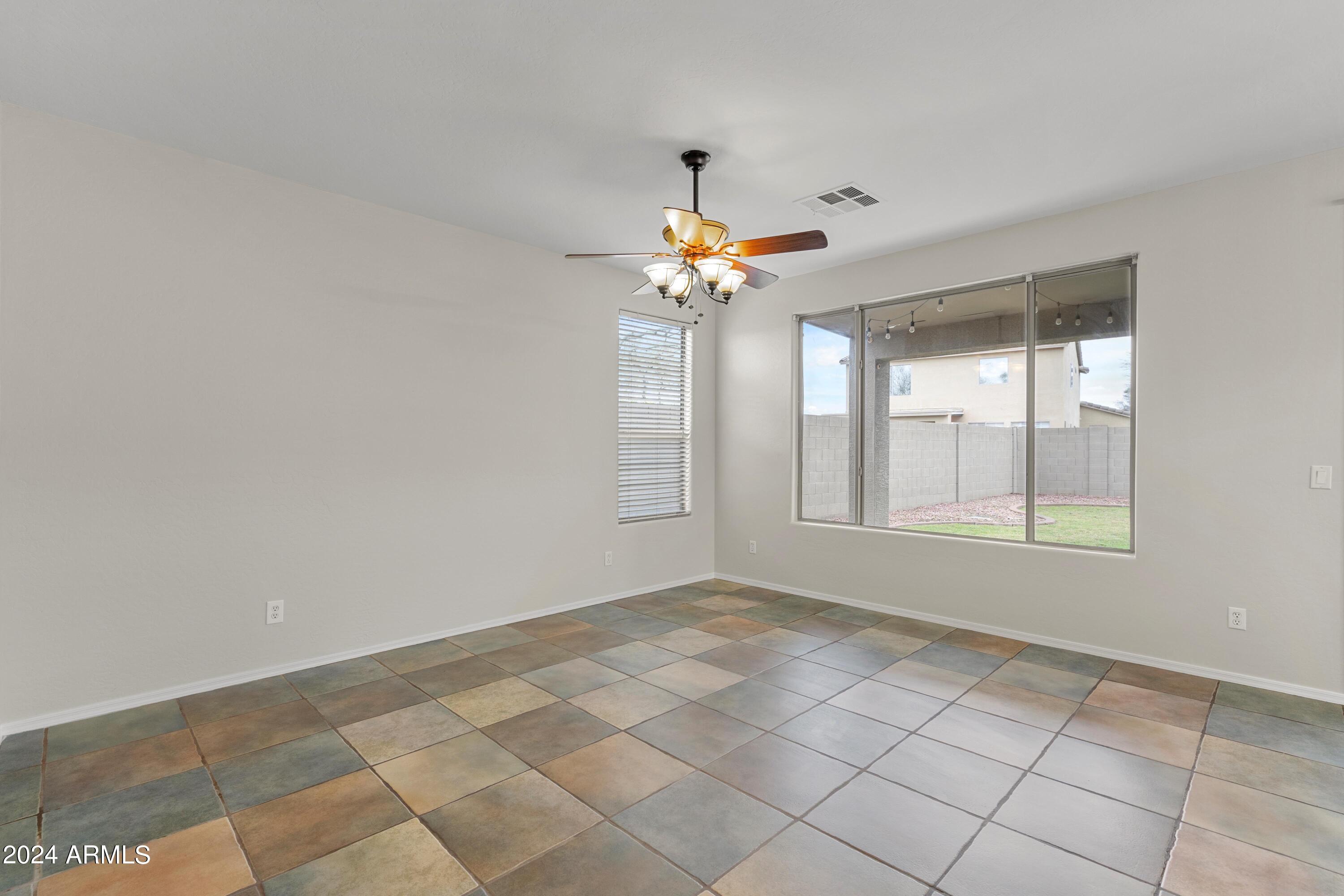 203 W NOLAN Way