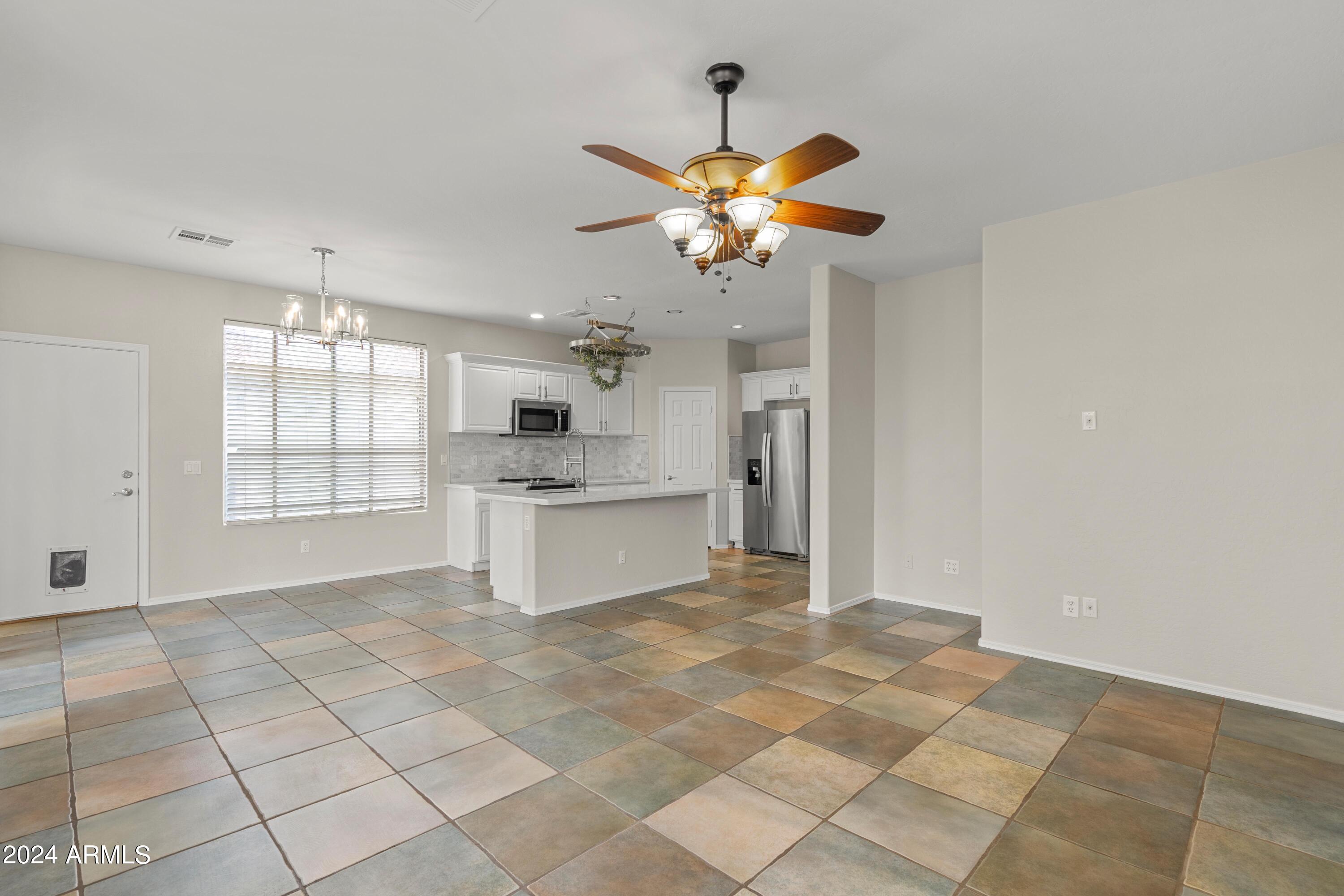 203 W NOLAN Way