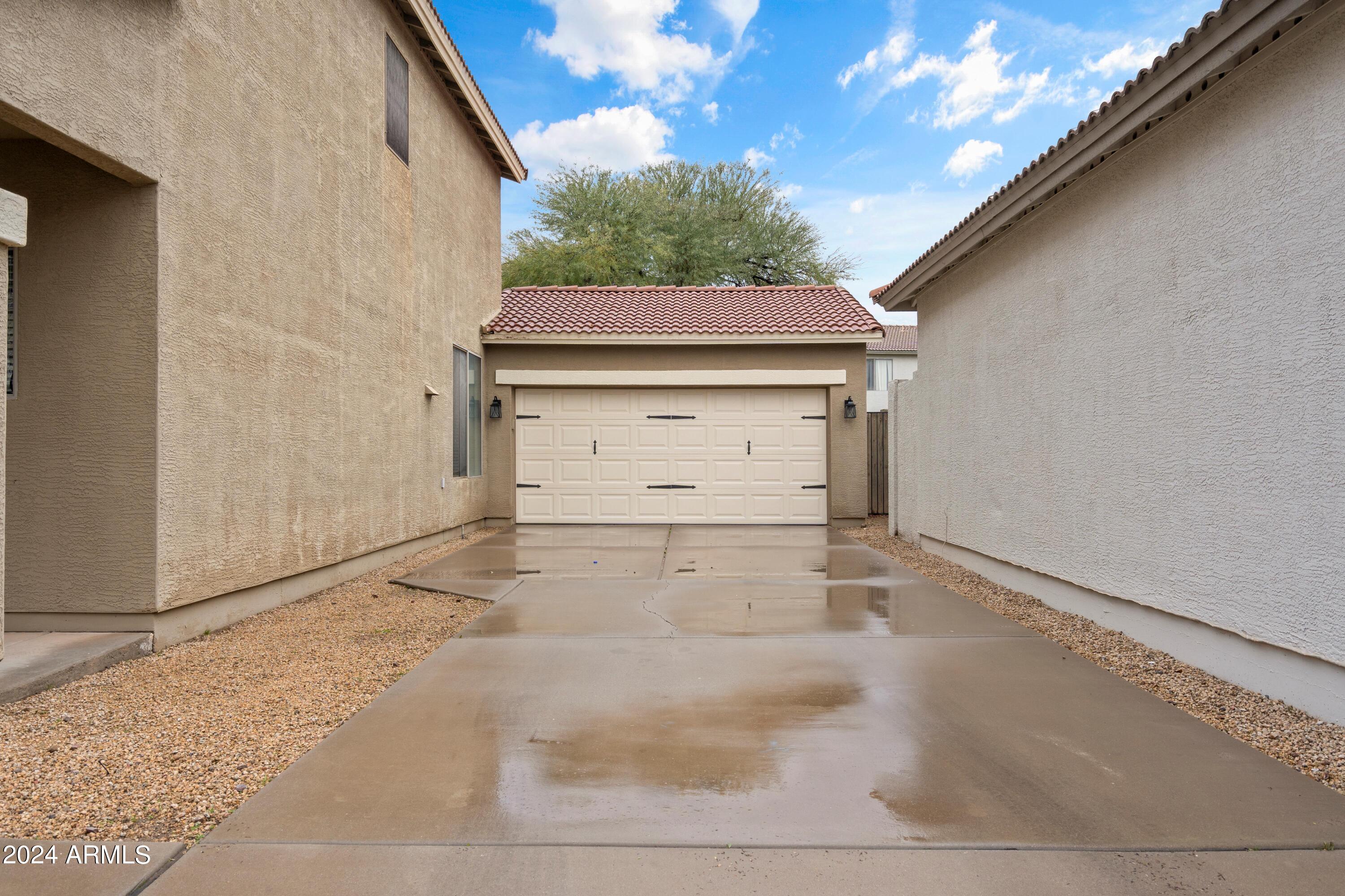 203 W NOLAN Way
