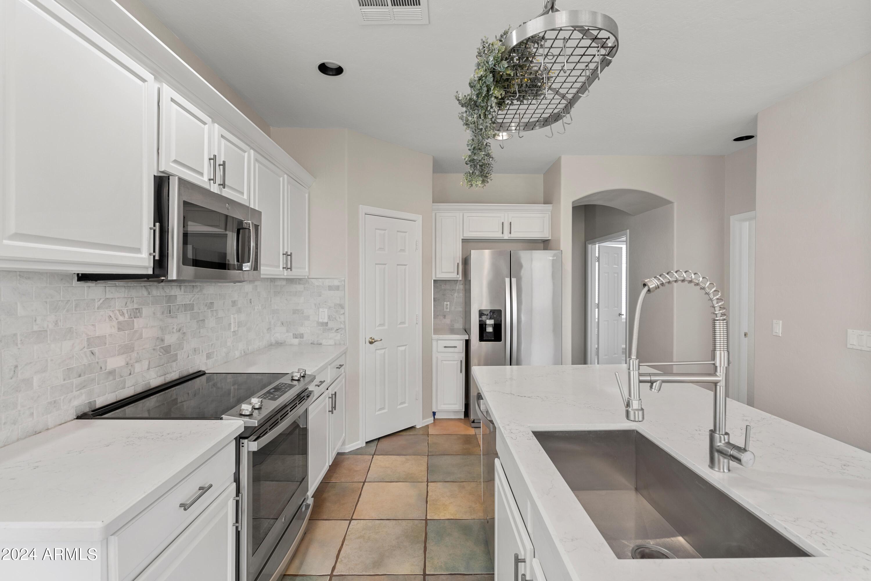 203 W NOLAN Way