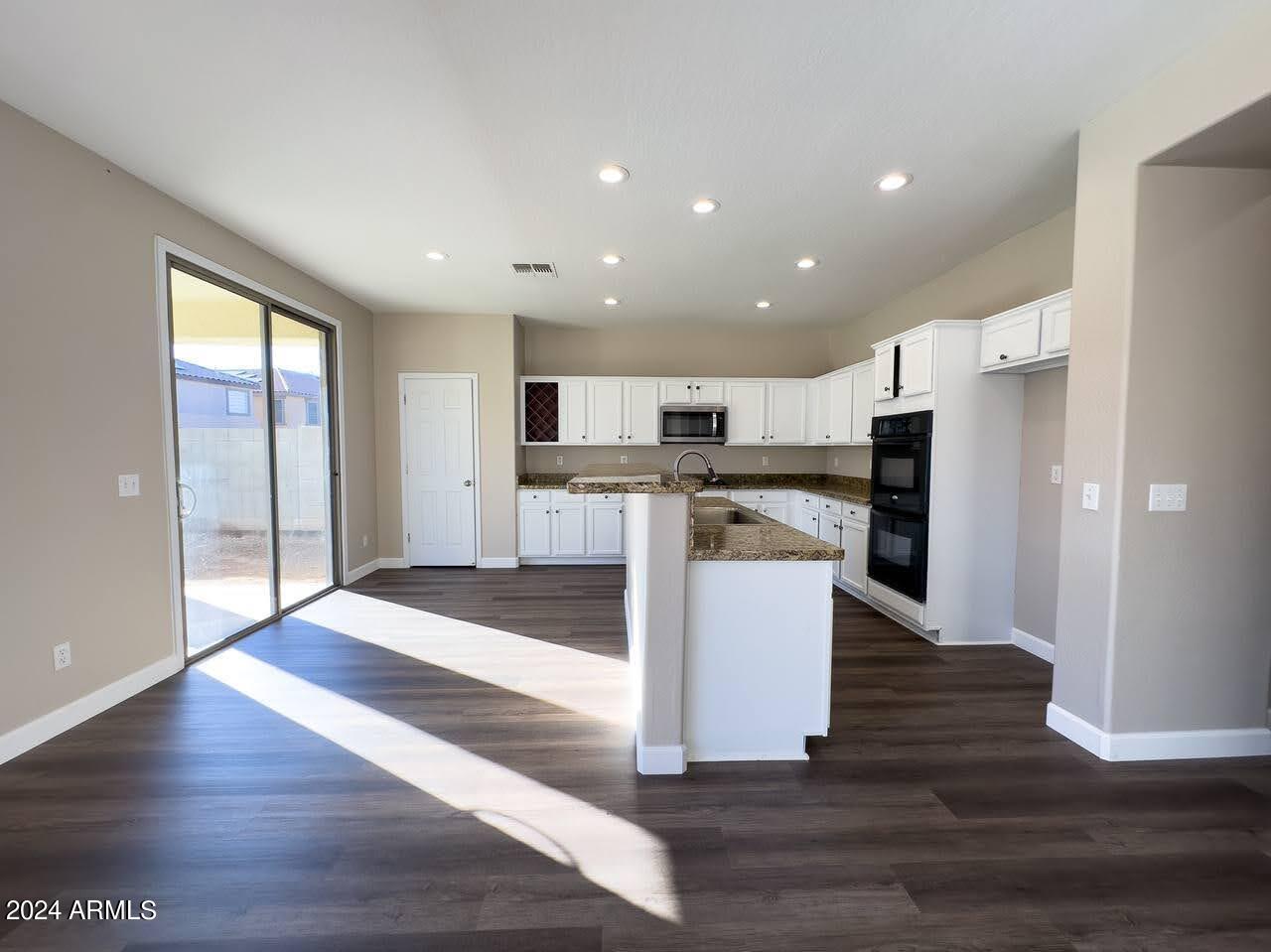 18451 W ARCADIA Drive