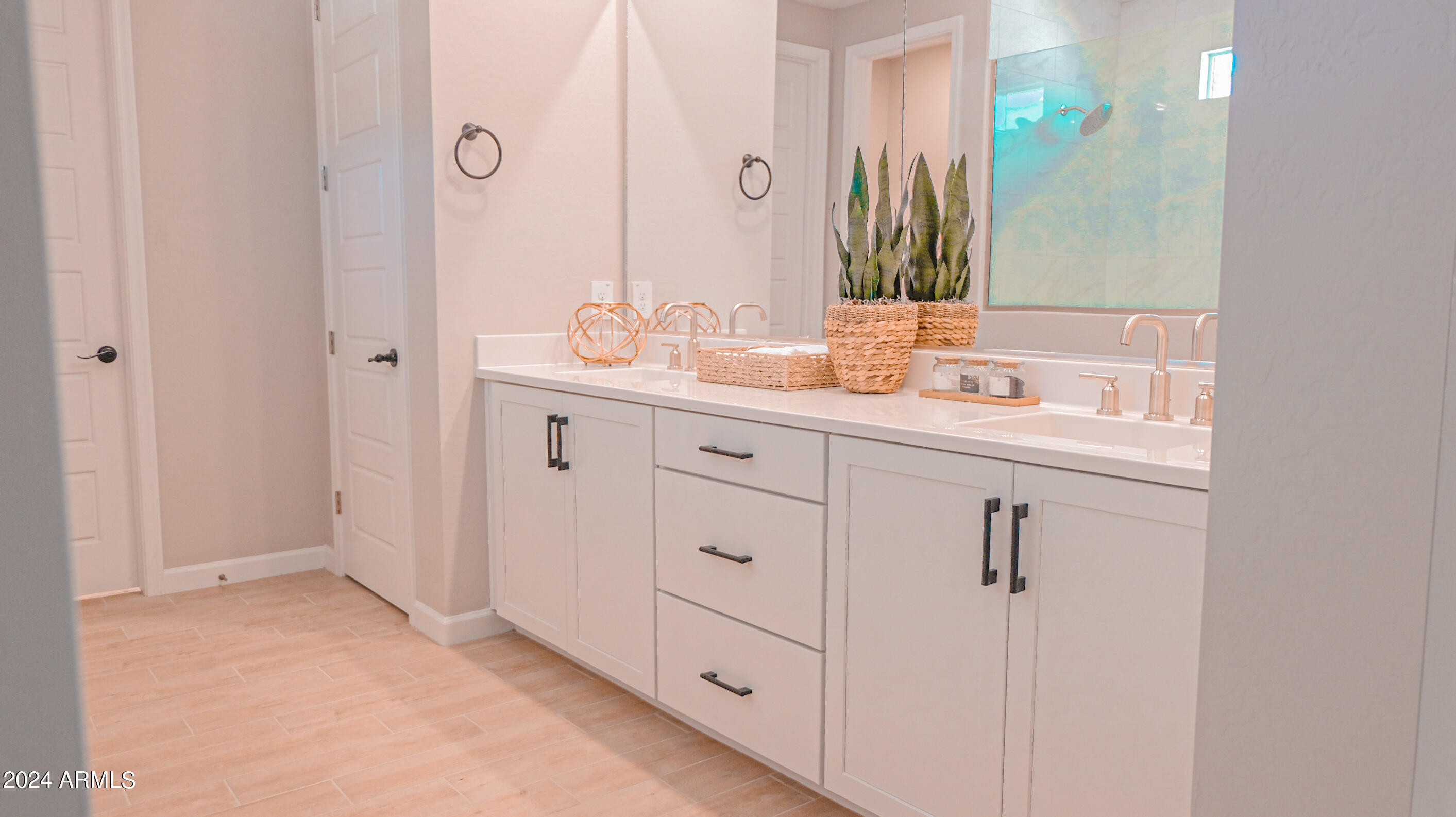 5110 E HARTFORD Avenue