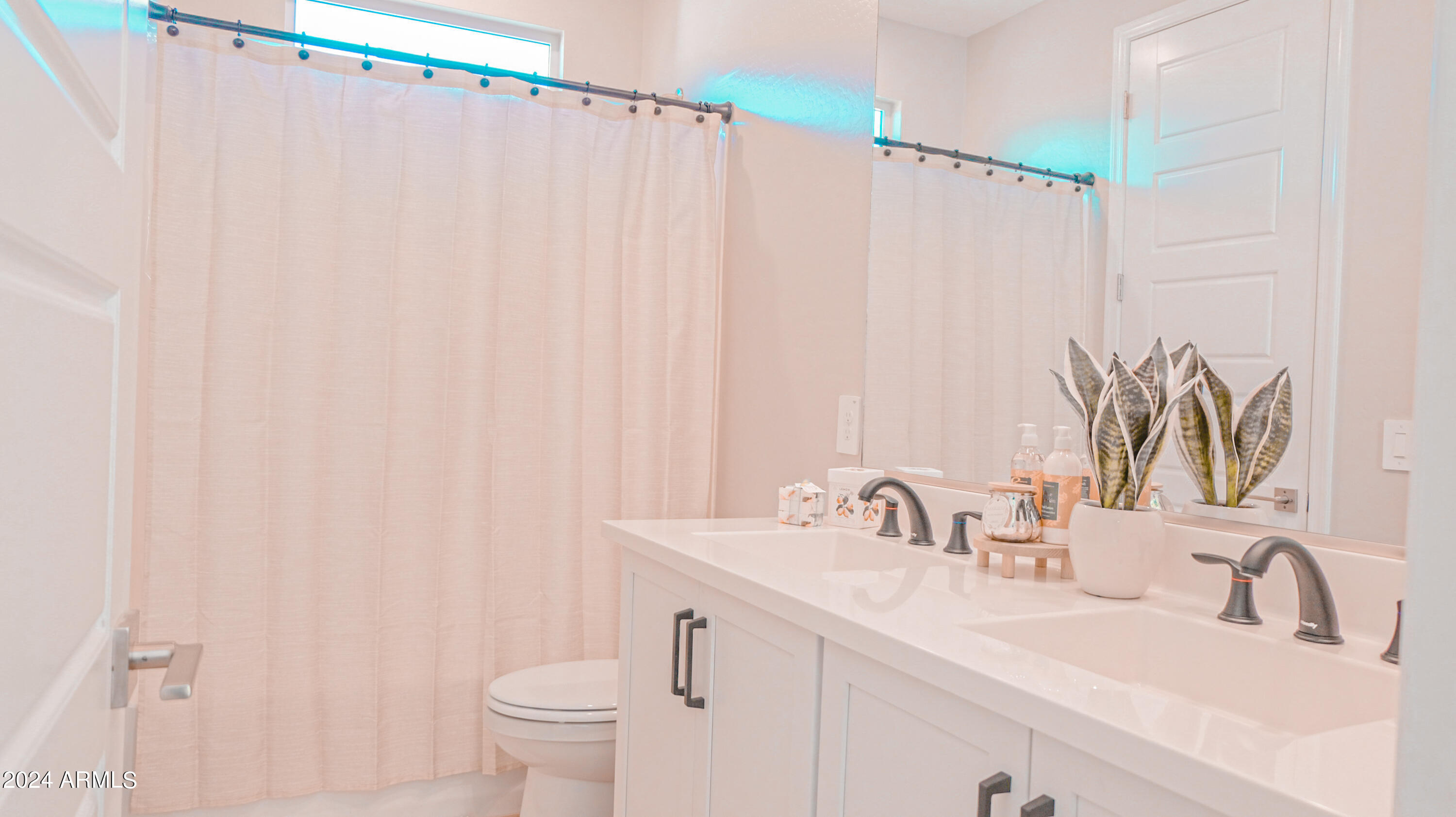 5110 E HARTFORD Avenue