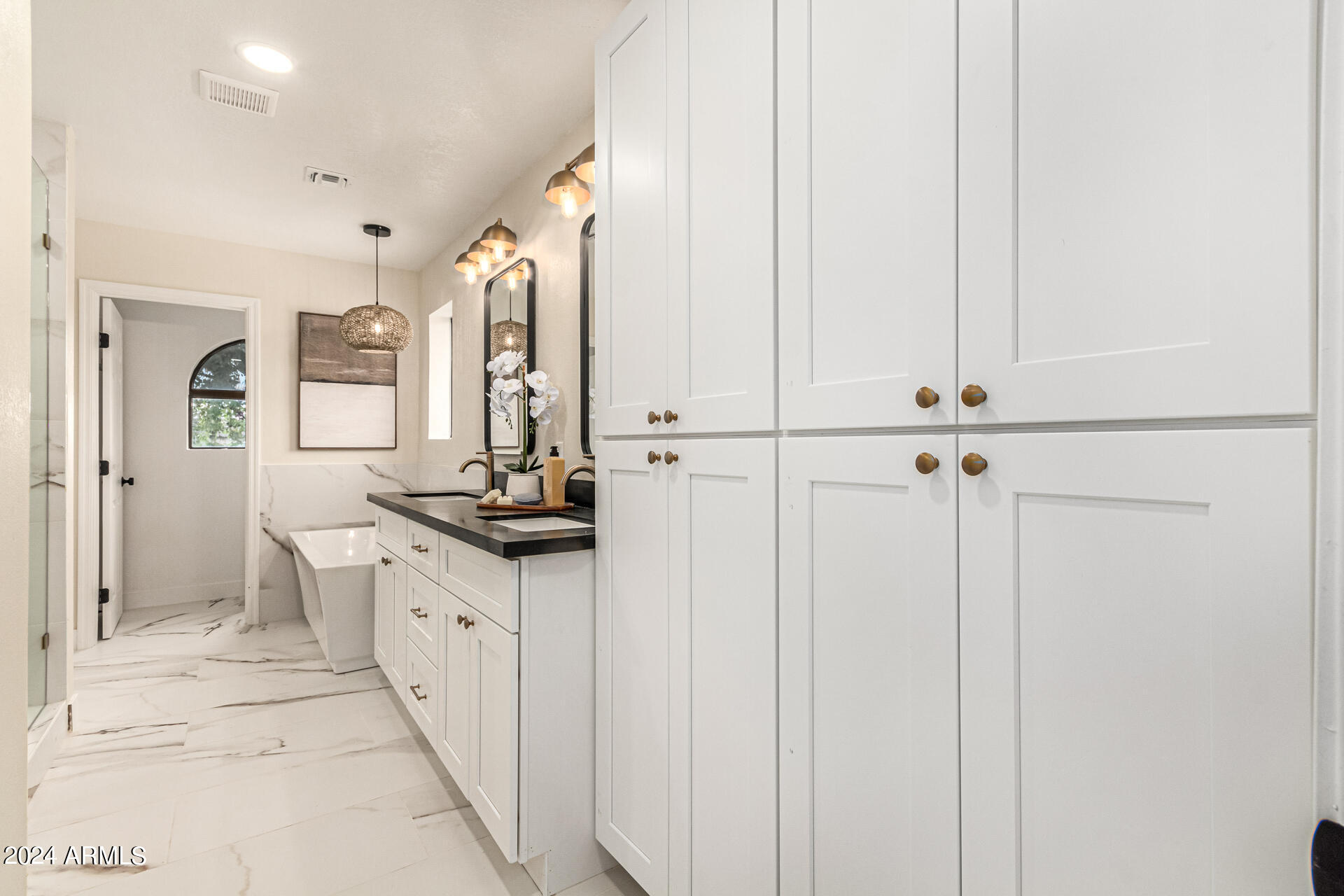 5062 E DECATUR Street