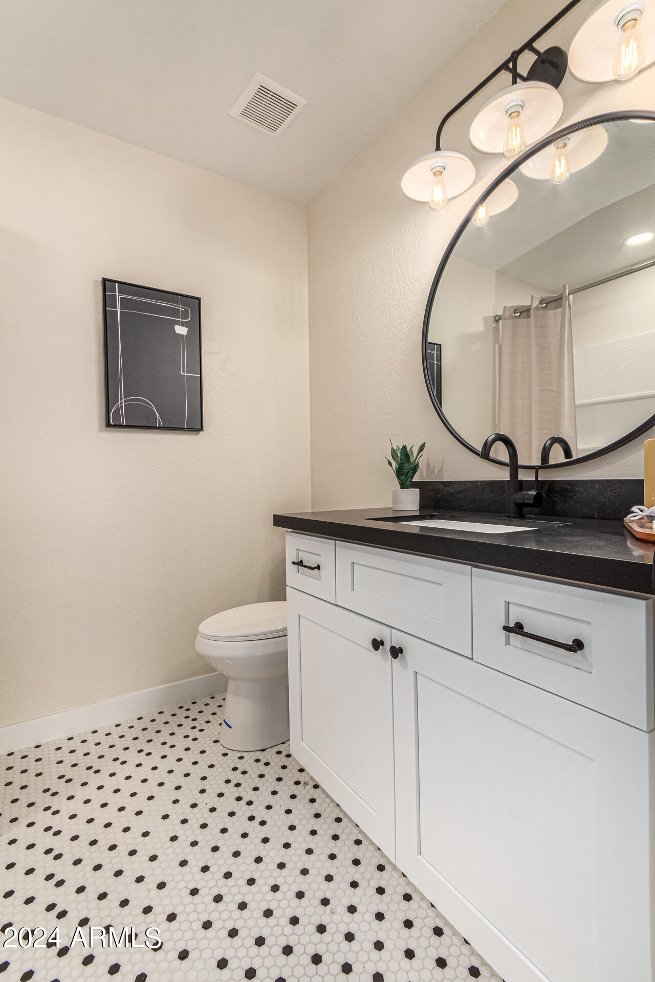 5062 E DECATUR Street